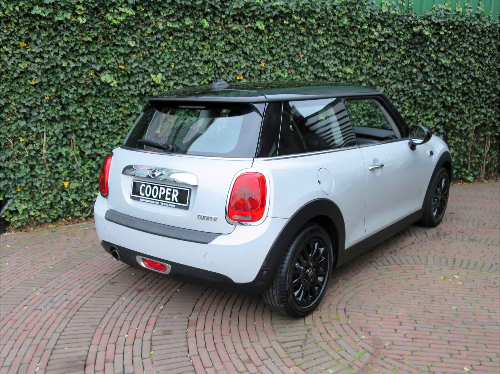 MINI Cooper 1.5 Chili F56 met Navi, BT, Clima, Cruise, PDC en 16" - 2/36