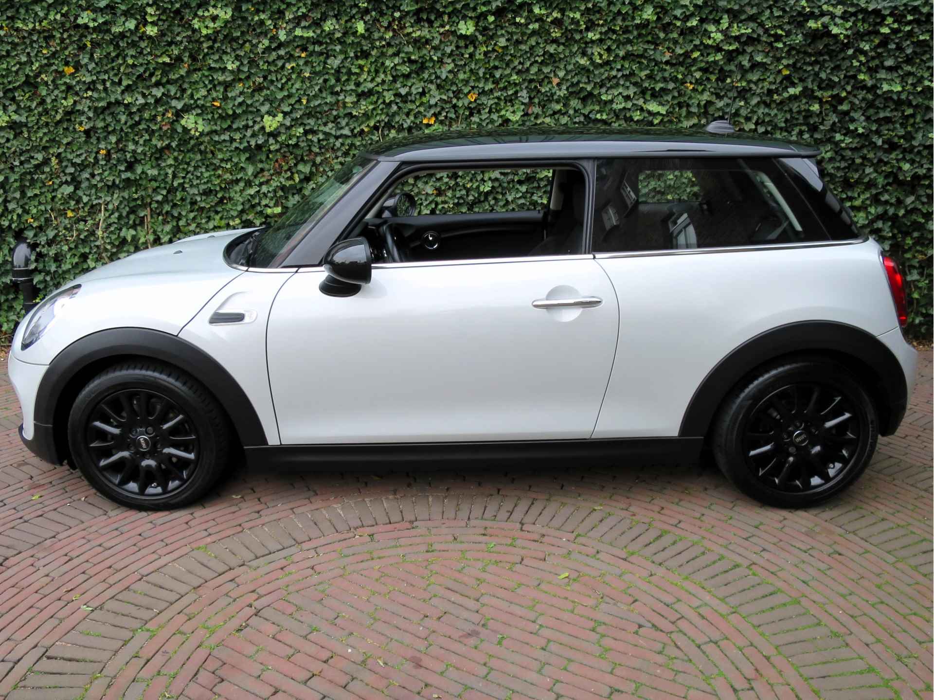 MINI Cooper 1.5 Chili F56 met Navi, BT, Clima, Cruise, PDC en 16" - 4/36