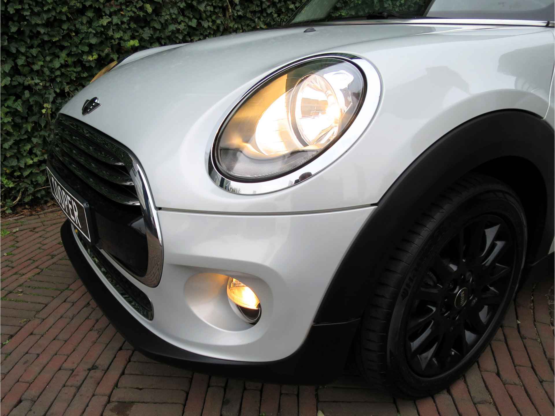 MINI Cooper 1.5 Chili F56 met Navi, BT, Clima, Cruise, PDC en 16" - 21/36