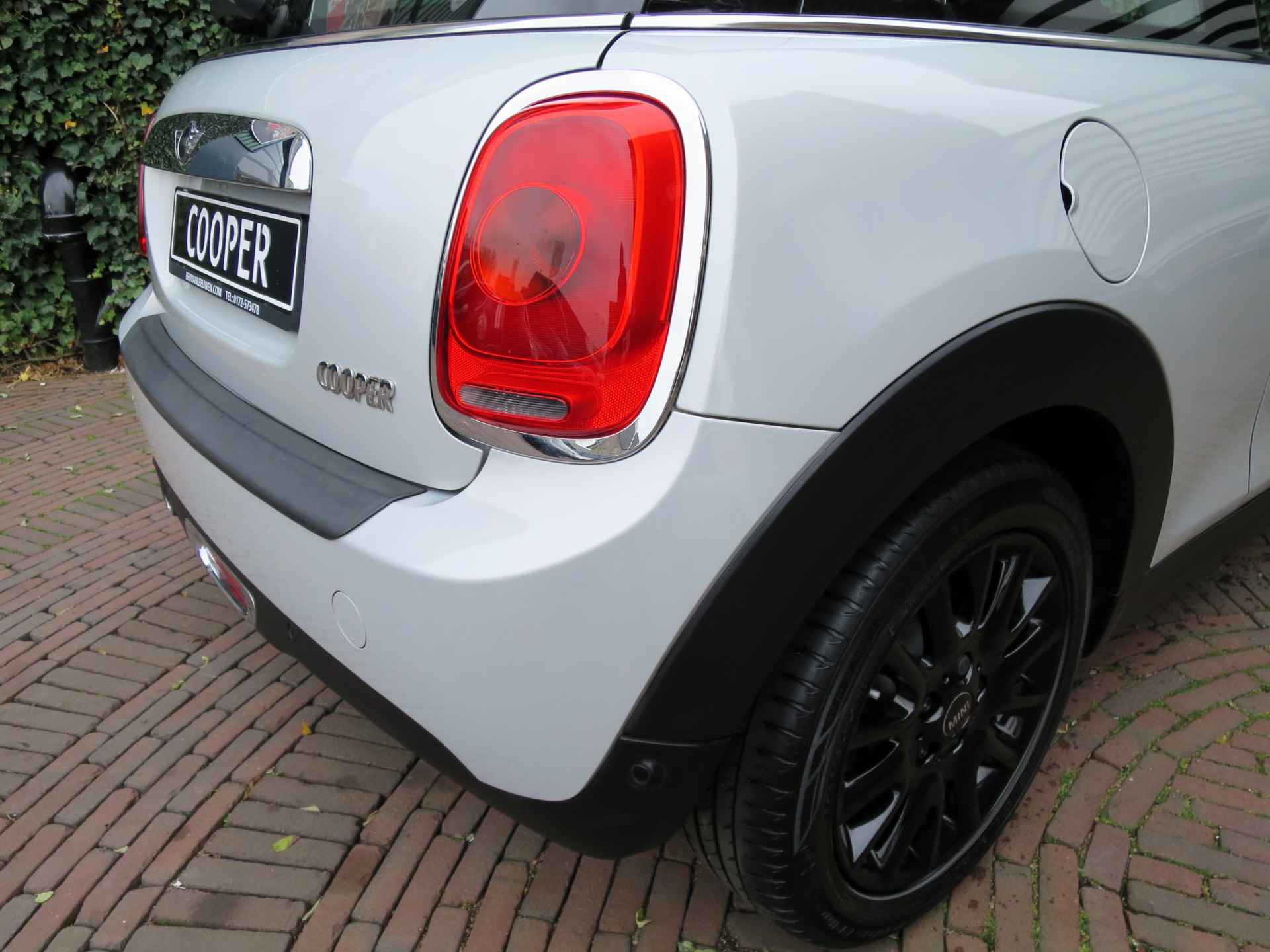 MINI Cooper 1.5 Chili F56 met Navi, BT, Clima, Cruise, PDC en 16" - 22/36