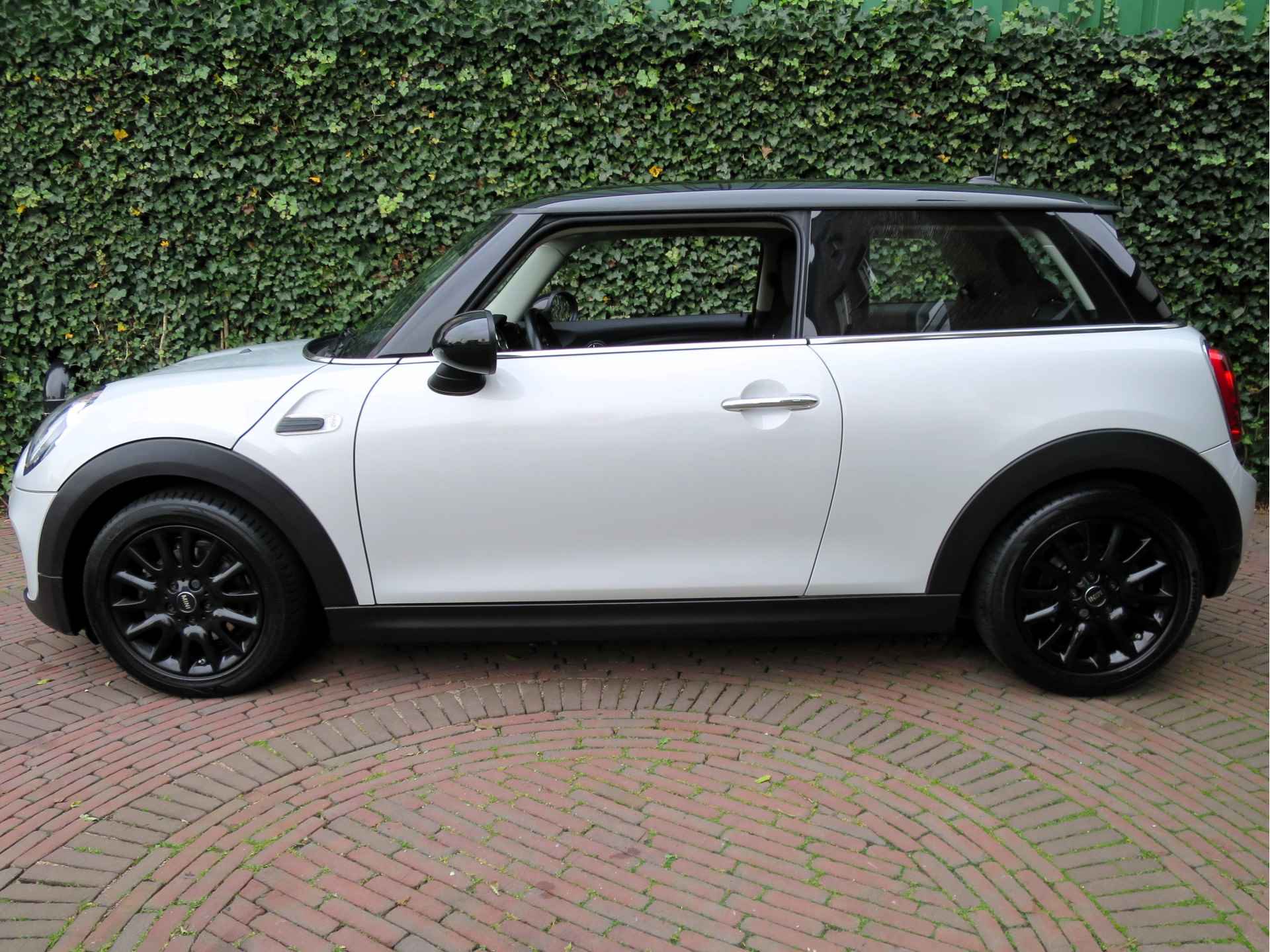 MINI Cooper 1.5 Chili F56 met Navi, BT, Clima, Cruise, PDC en 16" - 23/36