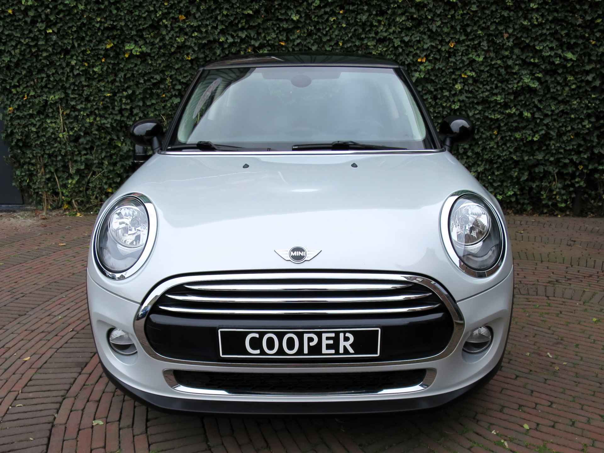 MINI Cooper 1.5 Chili F56 met Navi, BT, Clima, Cruise, PDC en 16" - 25/36