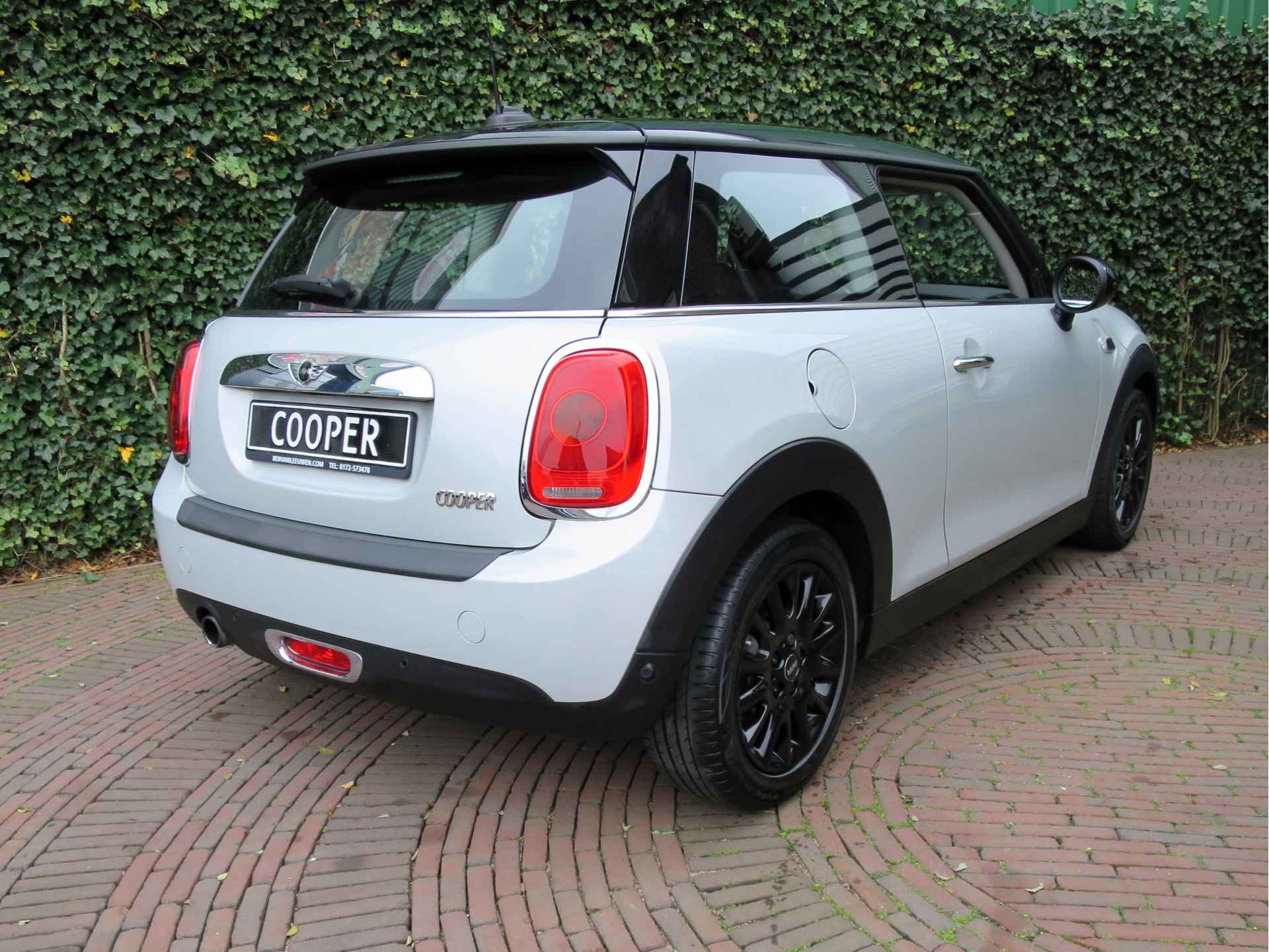 MINI Cooper 1.5 Chili F56 met Navi, BT, Clima, Cruise, PDC en 16" - 27/36