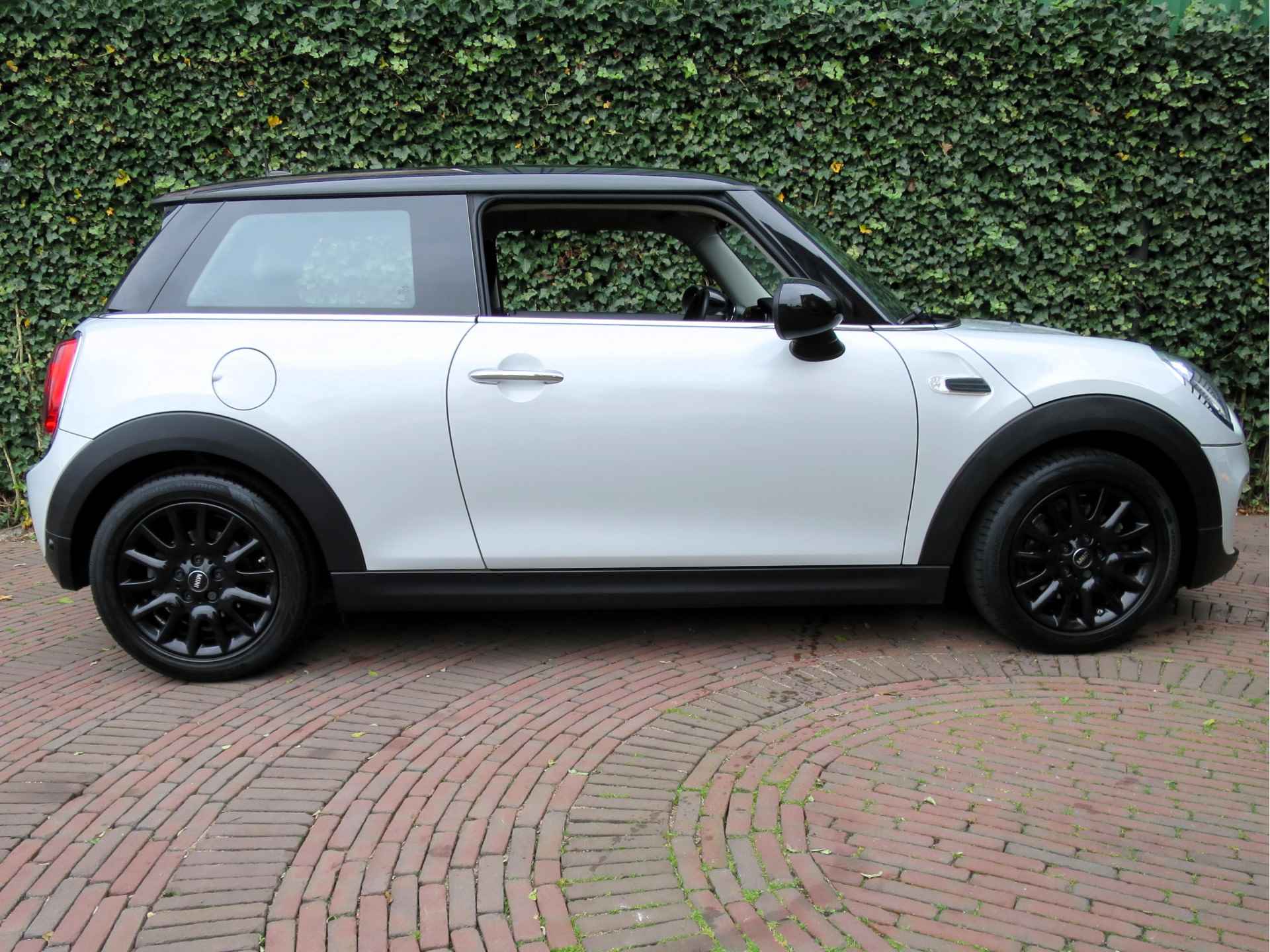 MINI Cooper 1.5 Chili F56 met Navi, BT, Clima, Cruise, PDC en 16" - 28/36