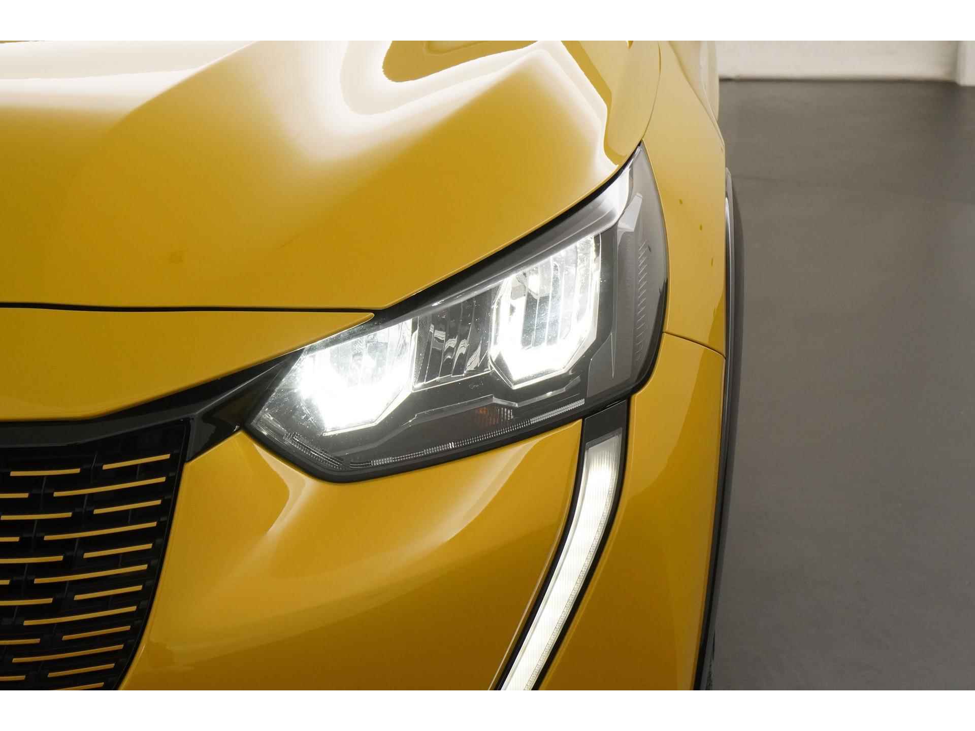 Peugeot e-208 EV Active Pack 50 kWh | 17.945 na subsidie | | Stoelverwarming | Parkeersensor | Zondag Open! - 22/41