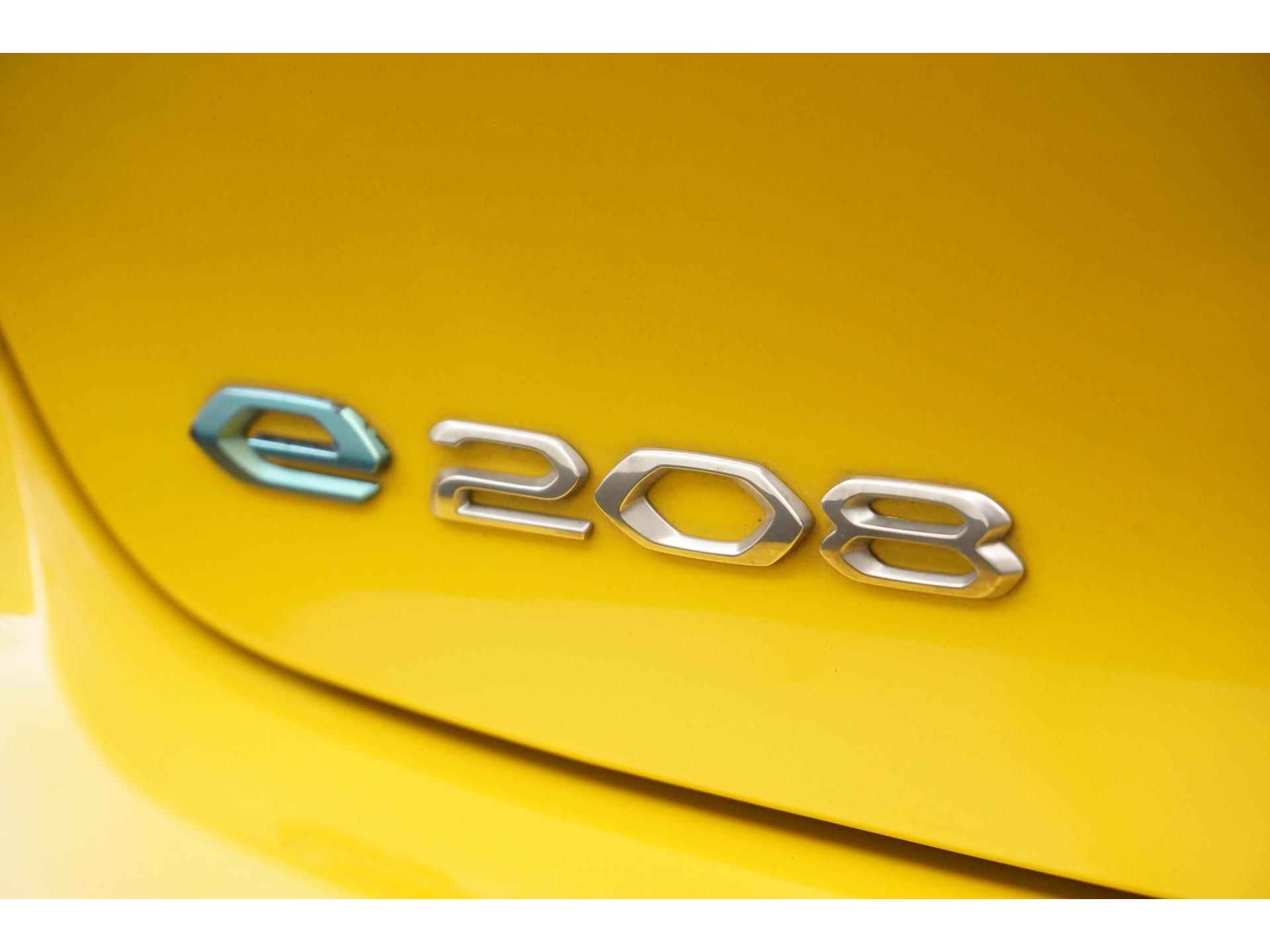 Peugeot e-208 EV Active Pack 50 kWh | 17.945 na subsidie | | Stoelverwarming | Parkeersensor | Zondag Open! - 26/41