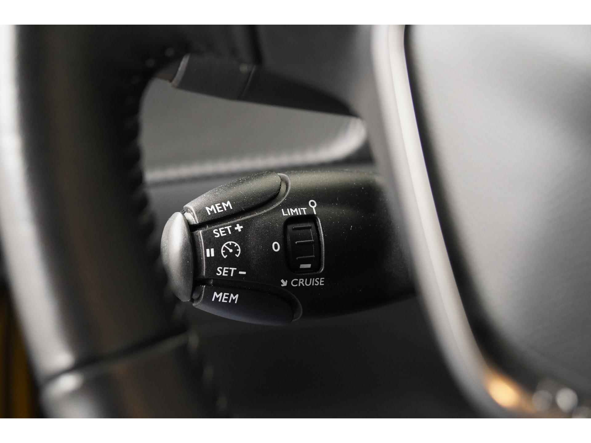 Peugeot e-208 EV Active Pack 50 kWh | 18.945 na subsidie | | Stoelverwarming | Parkeersensor | Zondag Open! - 36/41