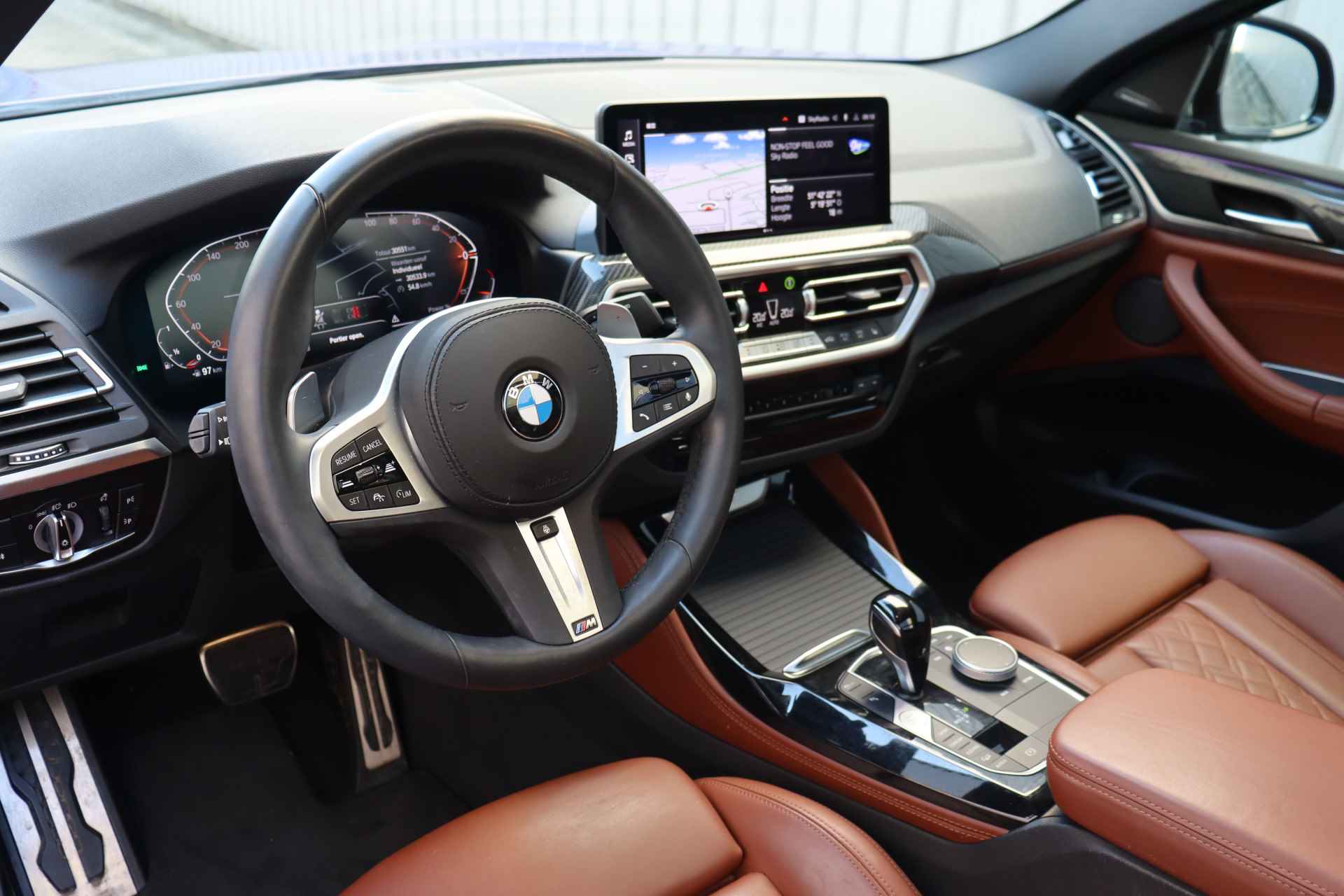 BMW X4 xDrive20i High Executive M Sport Automaat / Panoramadak / Trekhaak / Laserlight / Sportstoelen / Active Cruise Control / Parking Assistant / Comfort Access - 20/37