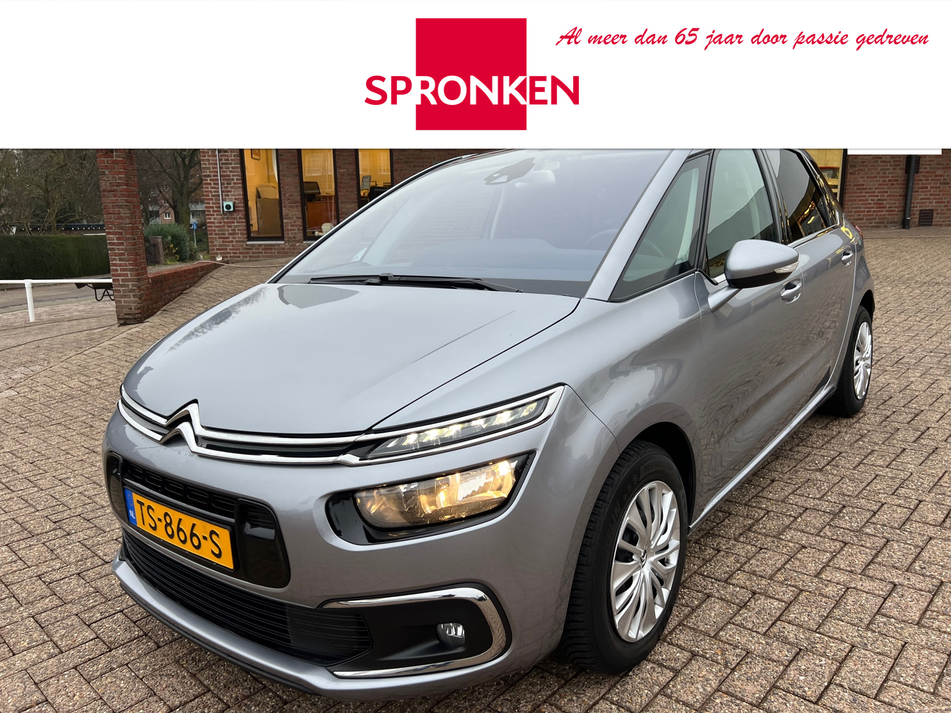 Citroen C4 Picasso 1.2 PureTech Selection Navi-Camera-Panoramadak-Afn. Trekhaak-Winterbanden