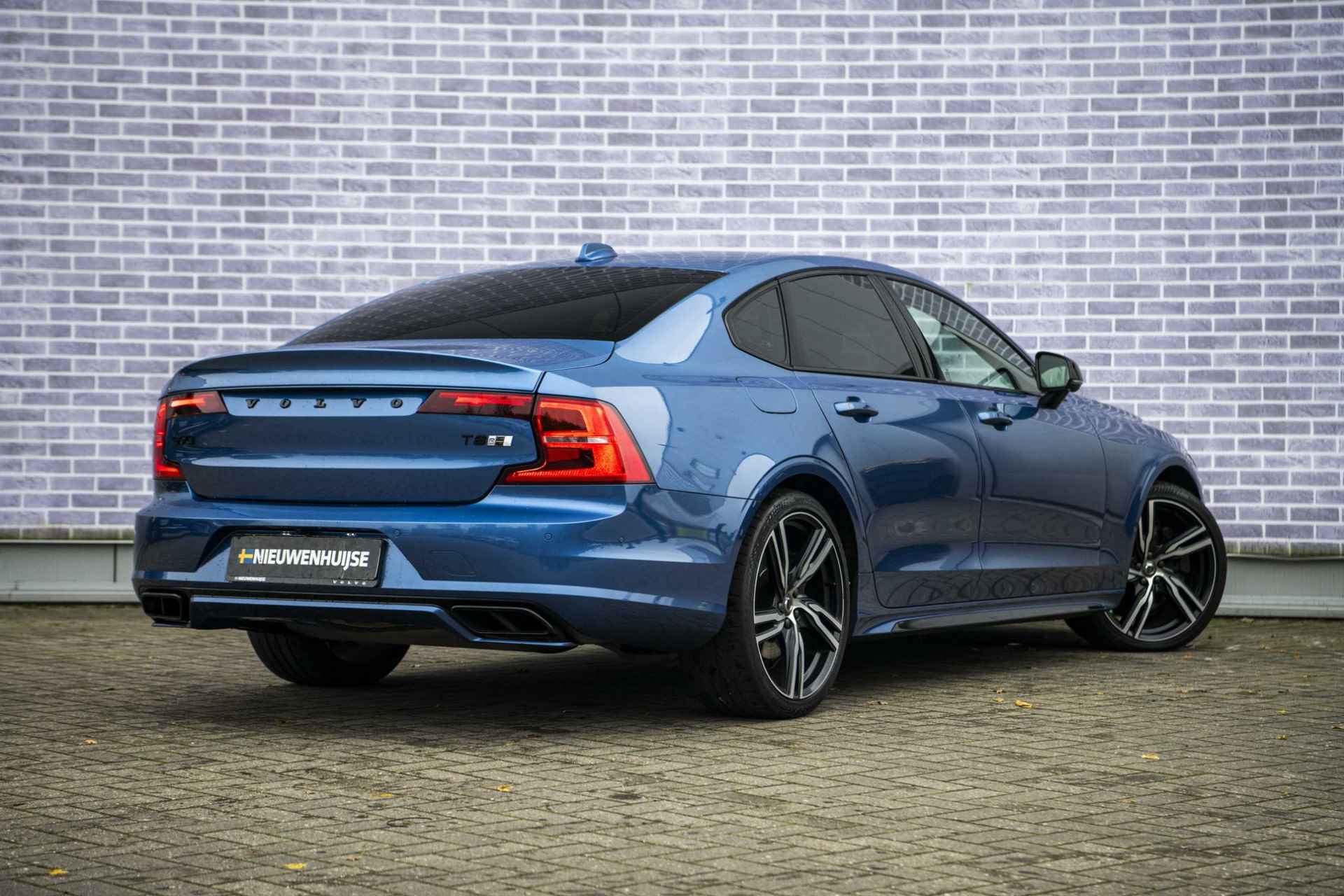 Volvo S90 2.0 T8 AWD R-Design | Full Option | Black Pack | Trekhaak | Bowers & Wilkins Audio | Polestar Tuning | Luchtvering | Schuifkanteldak | 360 Camera | - 3/45