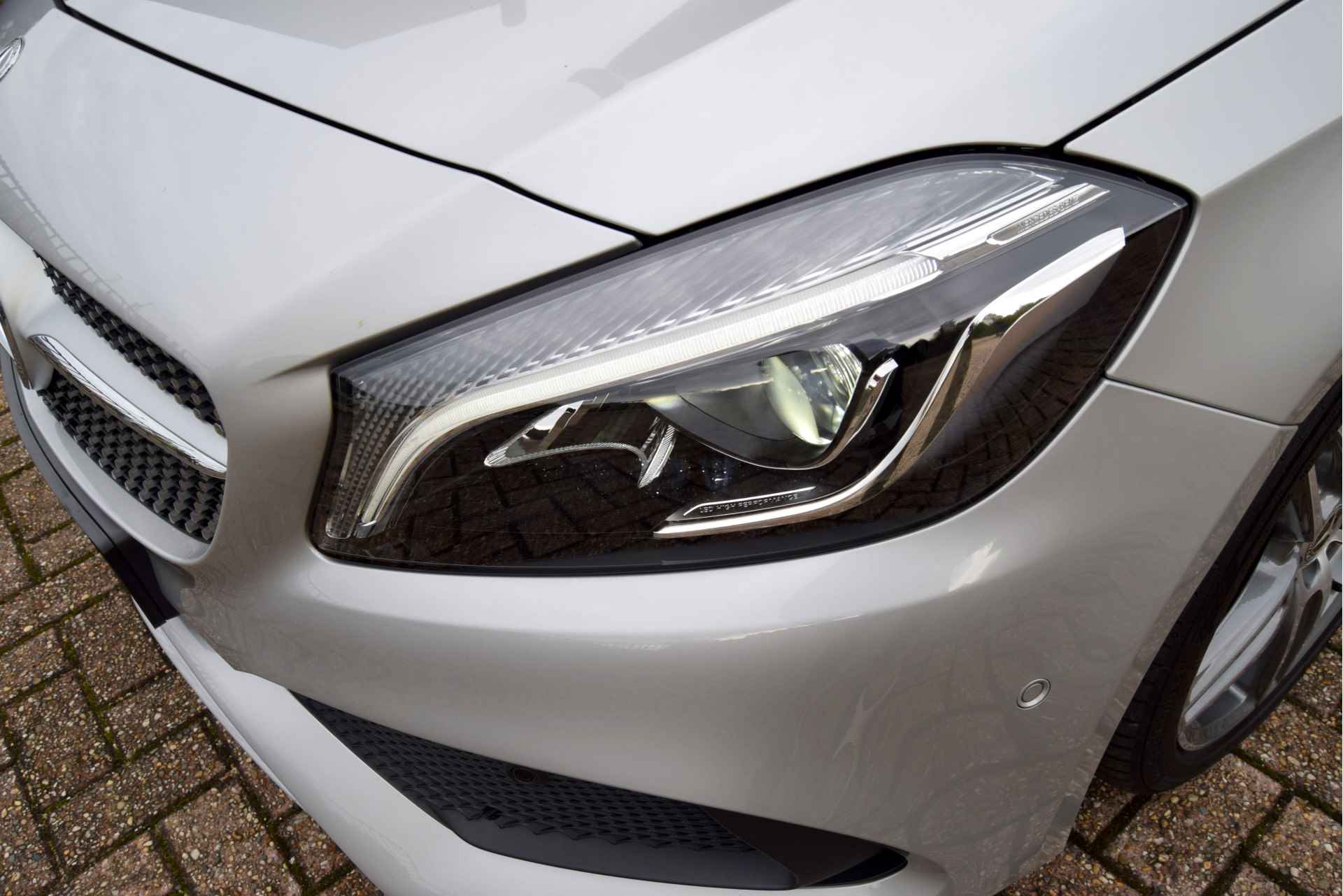 Mercedes-Benz A-Klasse 180 AMG Upgrade Edition 37.000km NAP LED Camera Stoelverwarming - 4/54