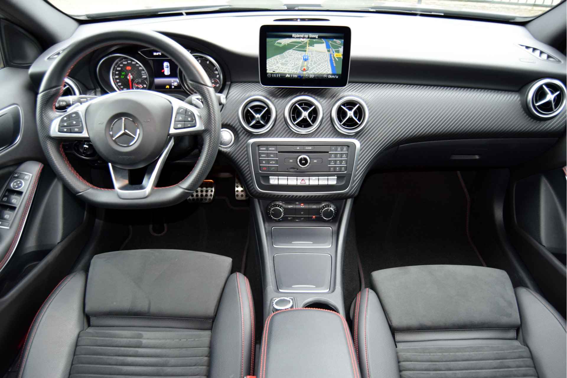 Mercedes-Benz A-Klasse 180 AMG Upgrade Edition 37.000km NAP LED Camera Stoelverwarming - 17/54