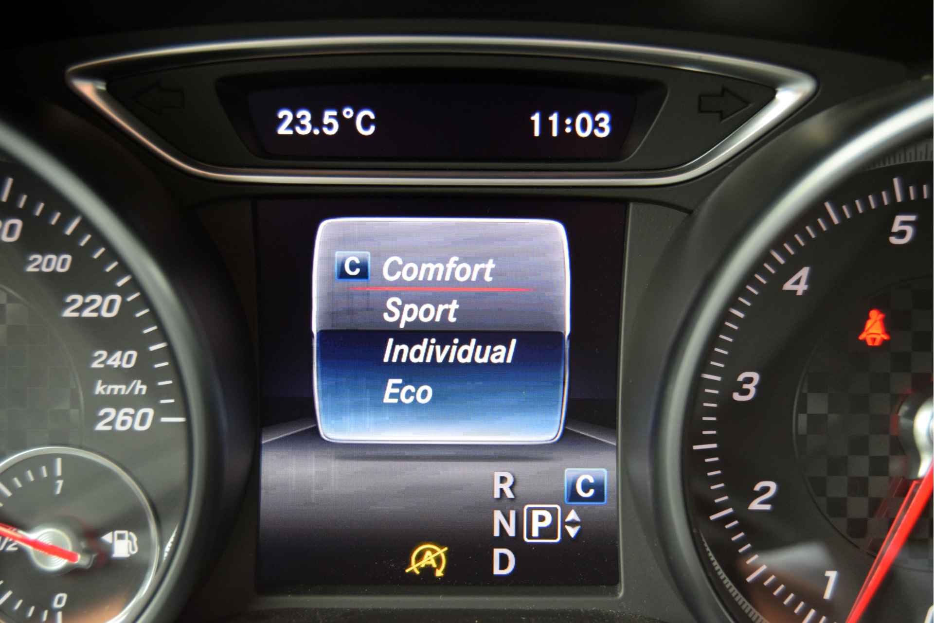 Mercedes-Benz A-Klasse 180 AMG Upgrade Edition 37.000km NAP LED Camera Stoelverwarming - 30/54