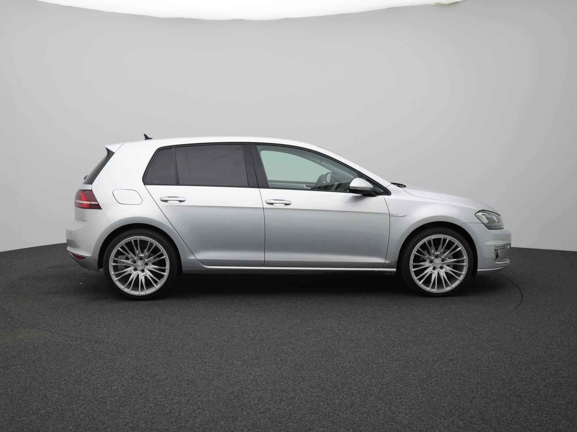 Volkswagen e-Golf e-Golf | Navi | LED | Comfort stoelen | Slechts 65.212 km! | 12 Maand BOVAG Garantie! | - 6/46