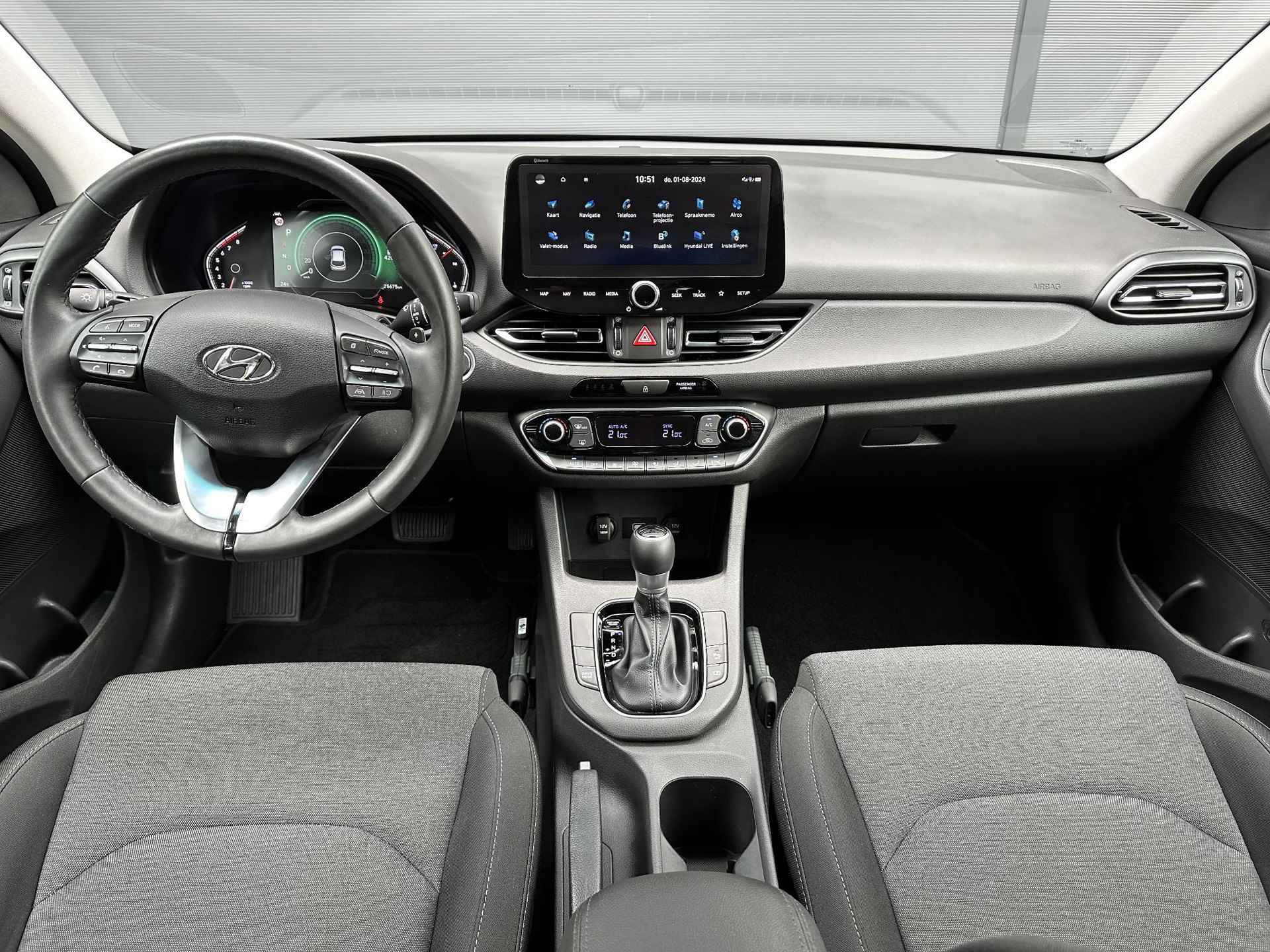 Hyundai i30 Wagon 1.0 T-GDi AUTOMAAT MHEV Comfort Smart 18 inch lichtmetalen velgen / zwart getinte ramen / Navigatie / Apple Carplay / Android Auto / Keyless / Climate Control / Achteruitrijcamera / Draadloze Telefoonlader / Cruise / - 2/45