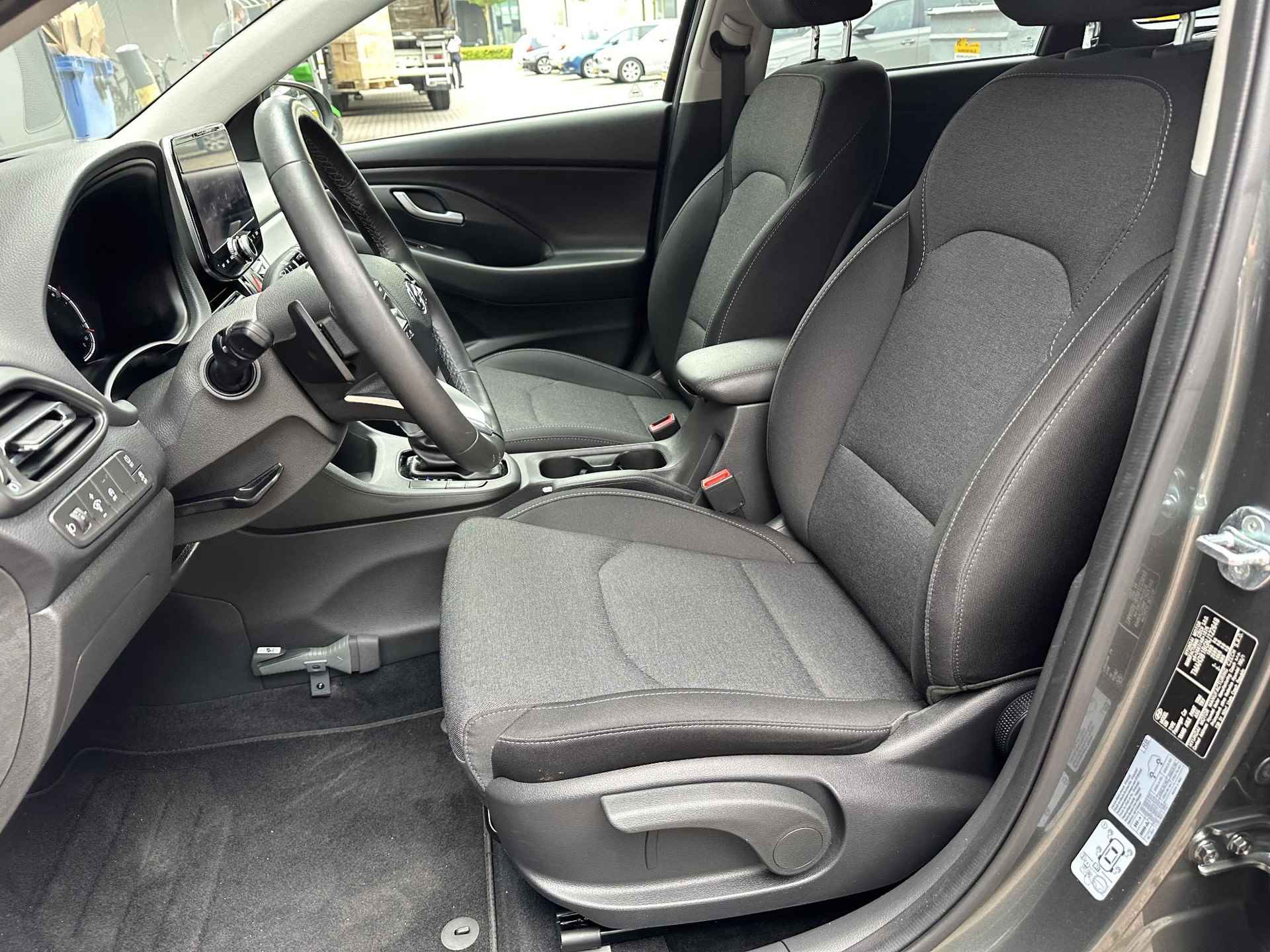 Hyundai i30 Wagon 1.0 T-GDi AUTOMAAT MHEV Comfort Smart 18 inch lichtmetalen velgen / zwart getinte ramen / Navigatie / Apple Carplay / Android Auto / Keyless / Climate Control / Achteruitrijcamera / Draadloze Telefoonlader / Cruise / - 5/45