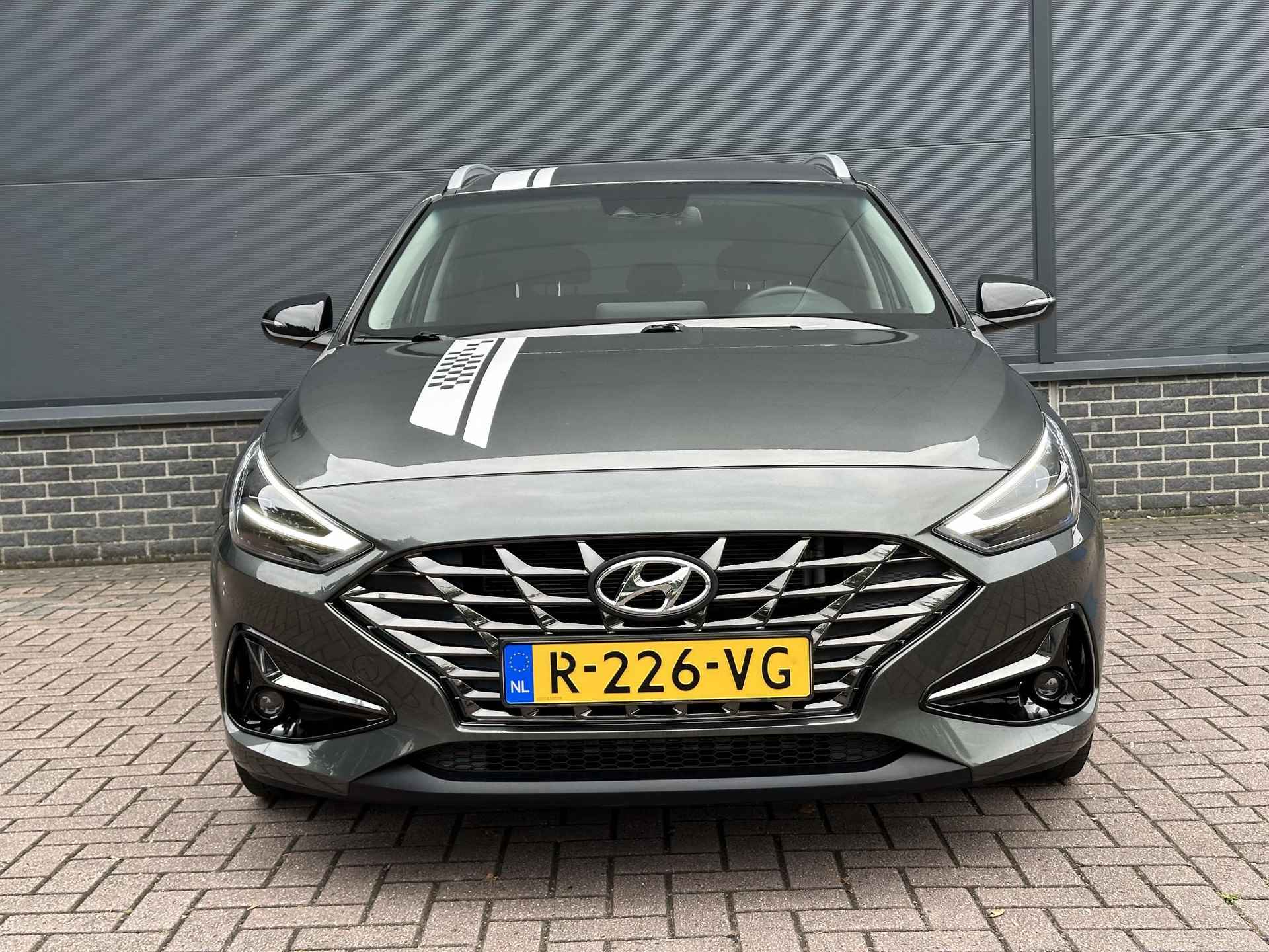 Hyundai i30 Wagon 1.0 T-GDi AUTOMAAT MHEV Comfort Smart 18 inch lichtmetalen velgen / zwart getinte ramen / Navigatie / Apple Carplay / Android Auto / Keyless / Climate Control / Achteruitrijcamera / Draadloze Telefoonlader / Cruise / - 16/45