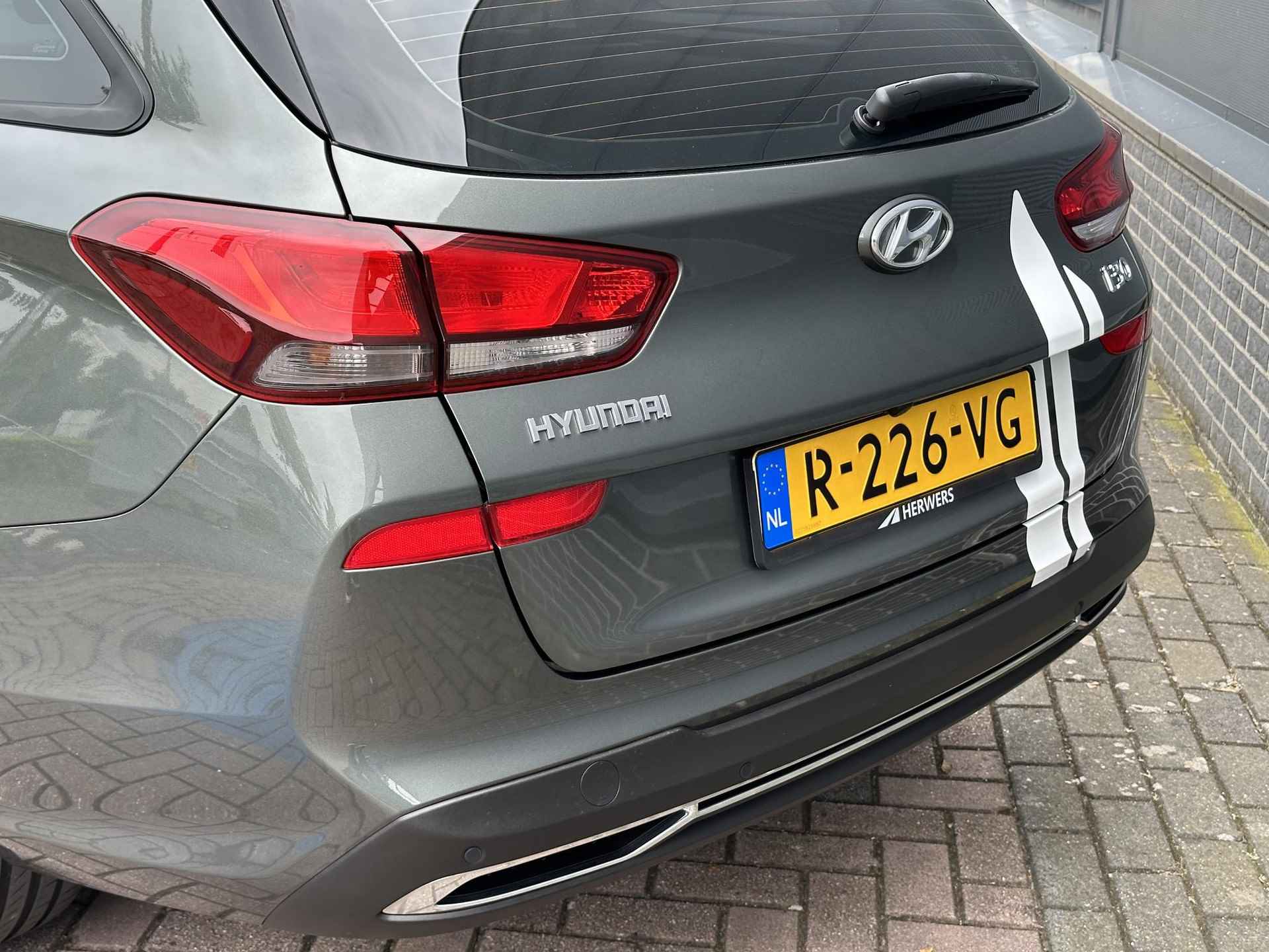 Hyundai i30 Wagon 1.0 T-GDi AUTOMAAT MHEV Comfort Smart 18 inch lichtmetalen velgen / zwart getinte ramen / Navigatie / Apple Carplay / Android Auto / Keyless / Climate Control / Achteruitrijcamera / Draadloze Telefoonlader / Cruise / - 25/45