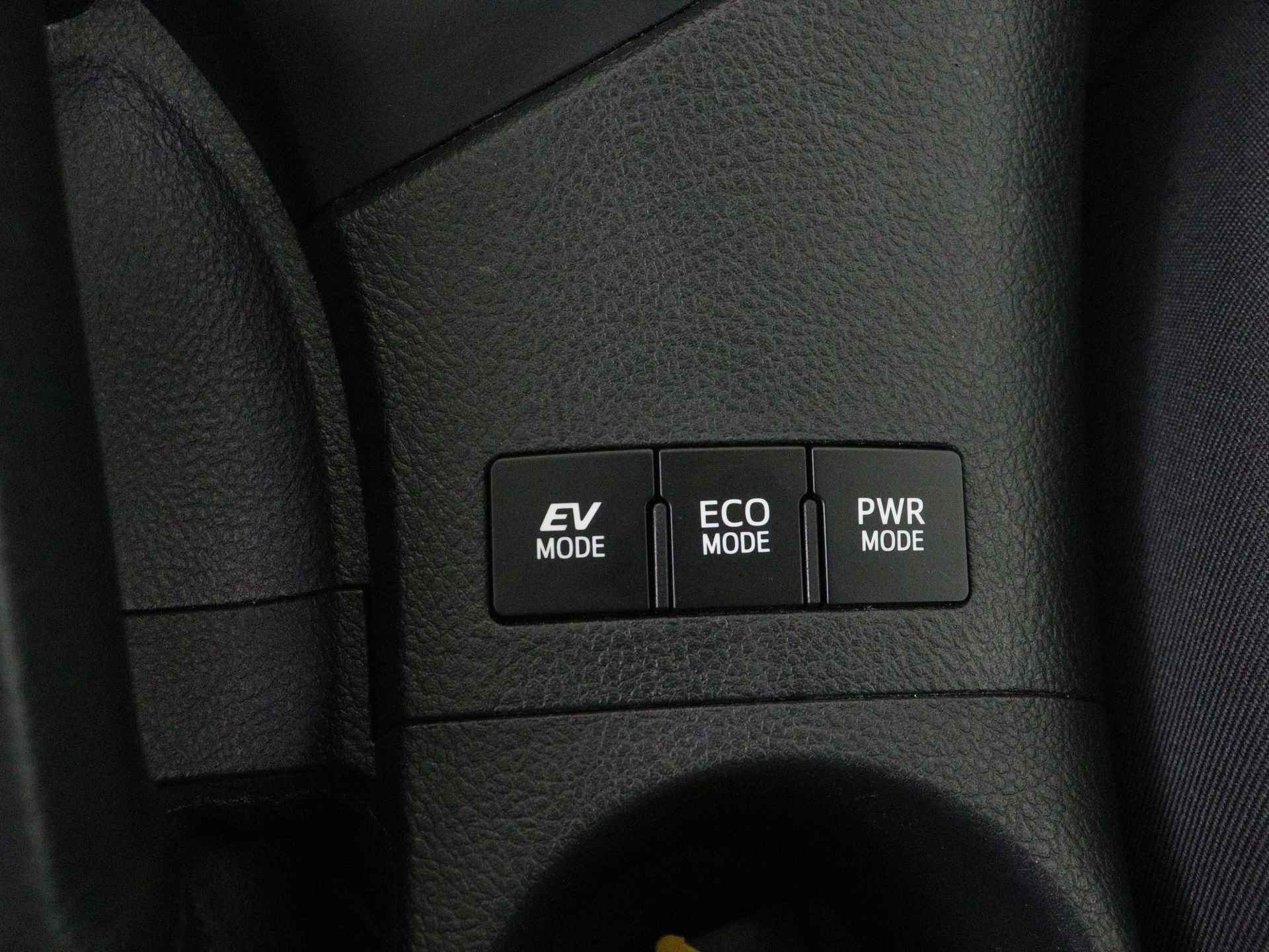 Toyota Auris 1.8 Hybrid Business Limited I Navigatie I Climate Control Cruise Control I Camera I Trekhaak I Keyless Entry/Start I - 31/44
