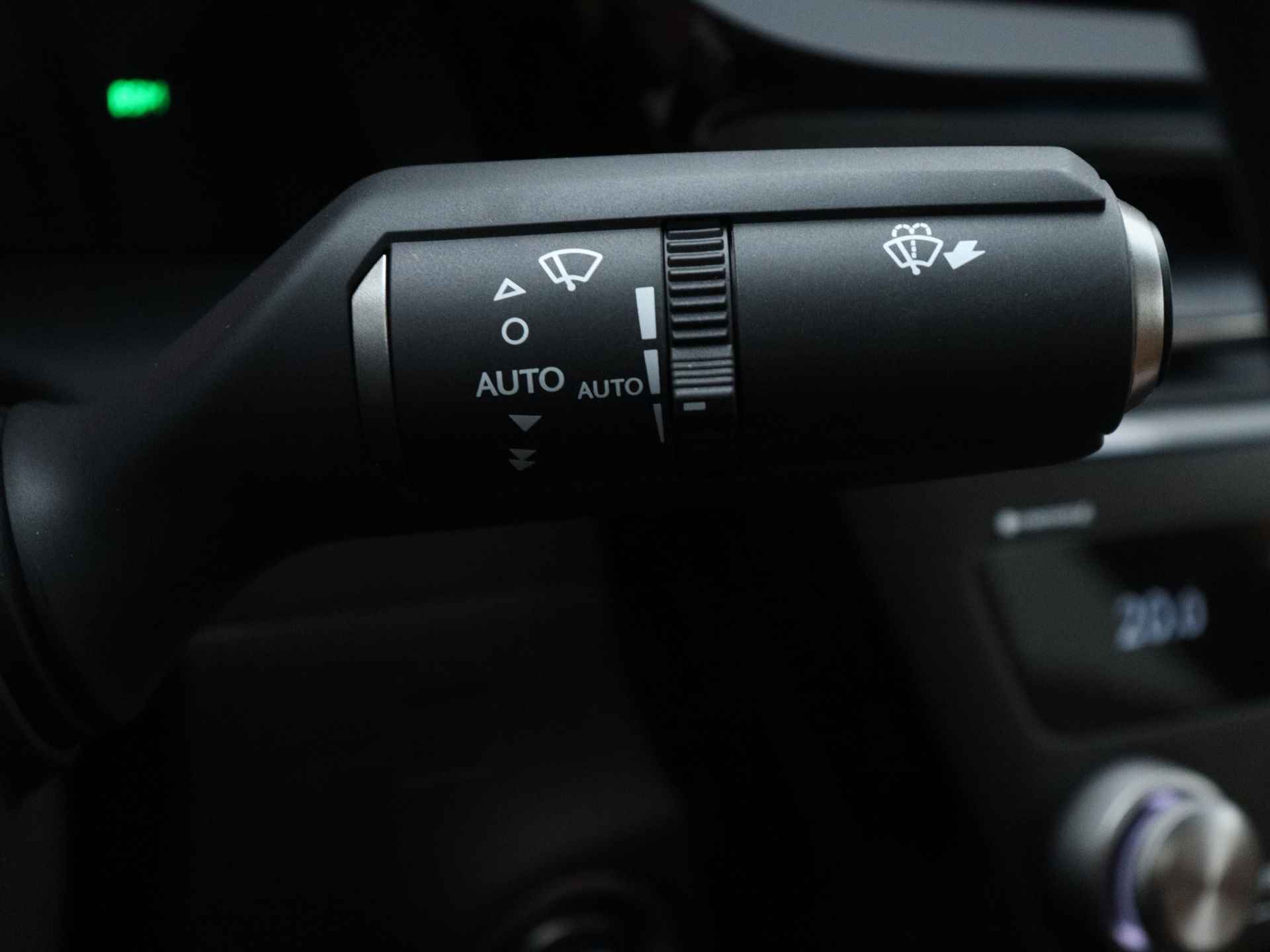 Lexus ES 300h President Line | Achteruitrijcamera | Climate Control | Parkeersensoren | PhoneConnect | - 28/47