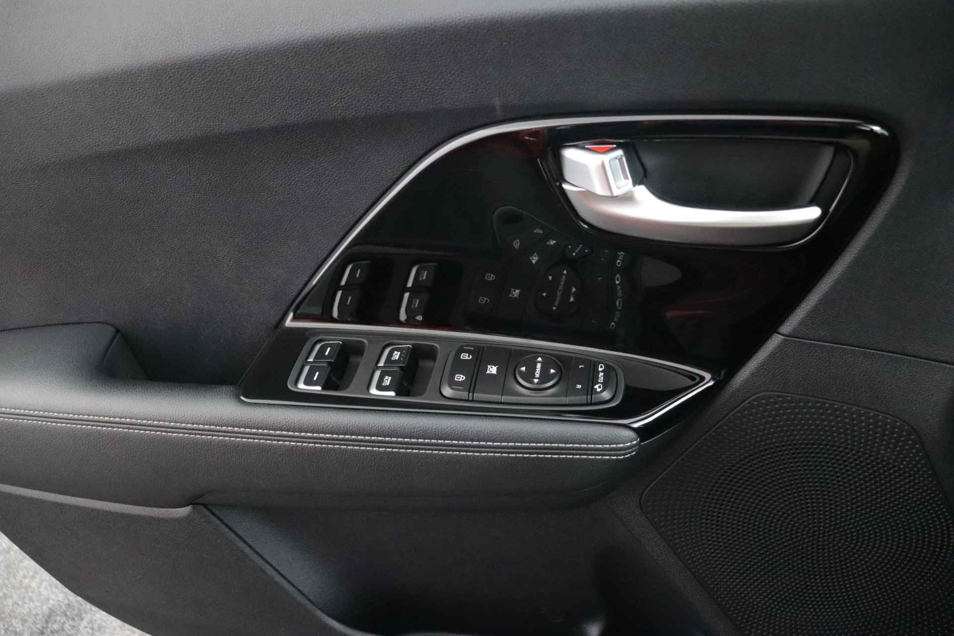 Kia Niro 1.6 GDi Hybrid DynamicLine - Navigatie - Apple/Android Carplay - Climate Control - Cruise Control Adaptief - Trekhaak - Fabrieksgarantie tot 11-27 - 19/61