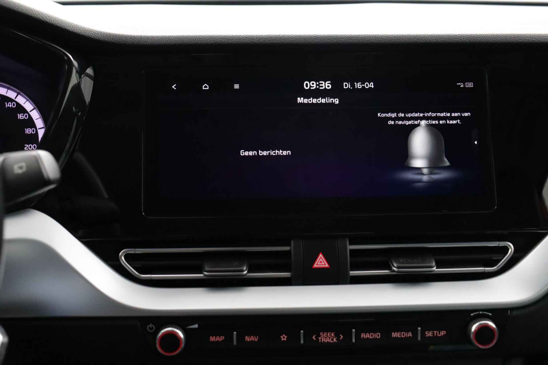 Kia Niro 1.6 GDi Hybrid DynamicLine - Navigatie - Apple/Android Carplay - Climate Control - Cruise Control Adaptief - Trekhaak - Fabrieksgarantie tot 11-27 - 52/61
