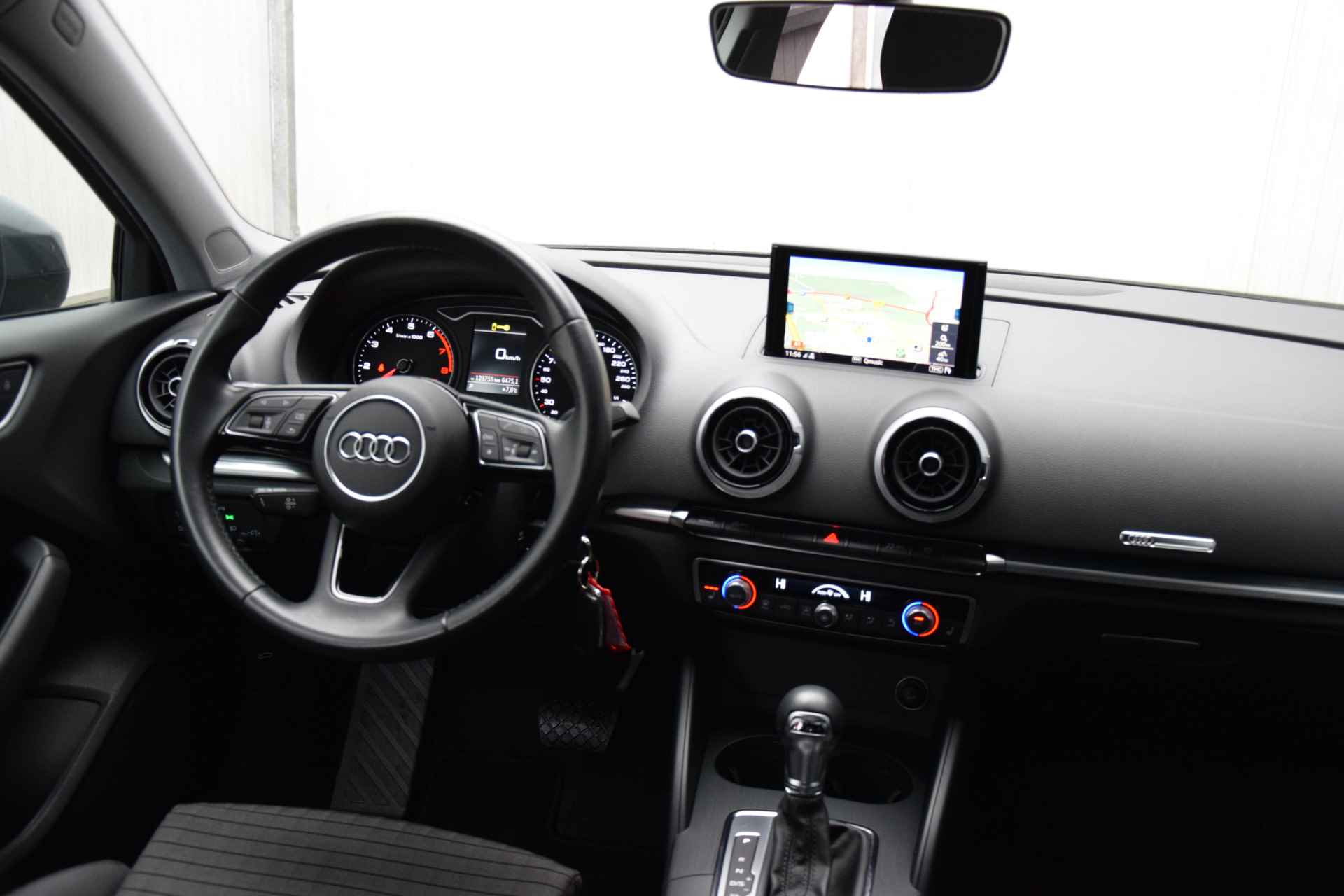 Audi A3 Limousine 30 116PK TFSI Sport Lease Edition Automaat | NL-Auto | BOVAG Garantie | Stoelverwarming | 17" Velgen | Naviatie | LED-Koplampen | PDC Achter | - 6/37