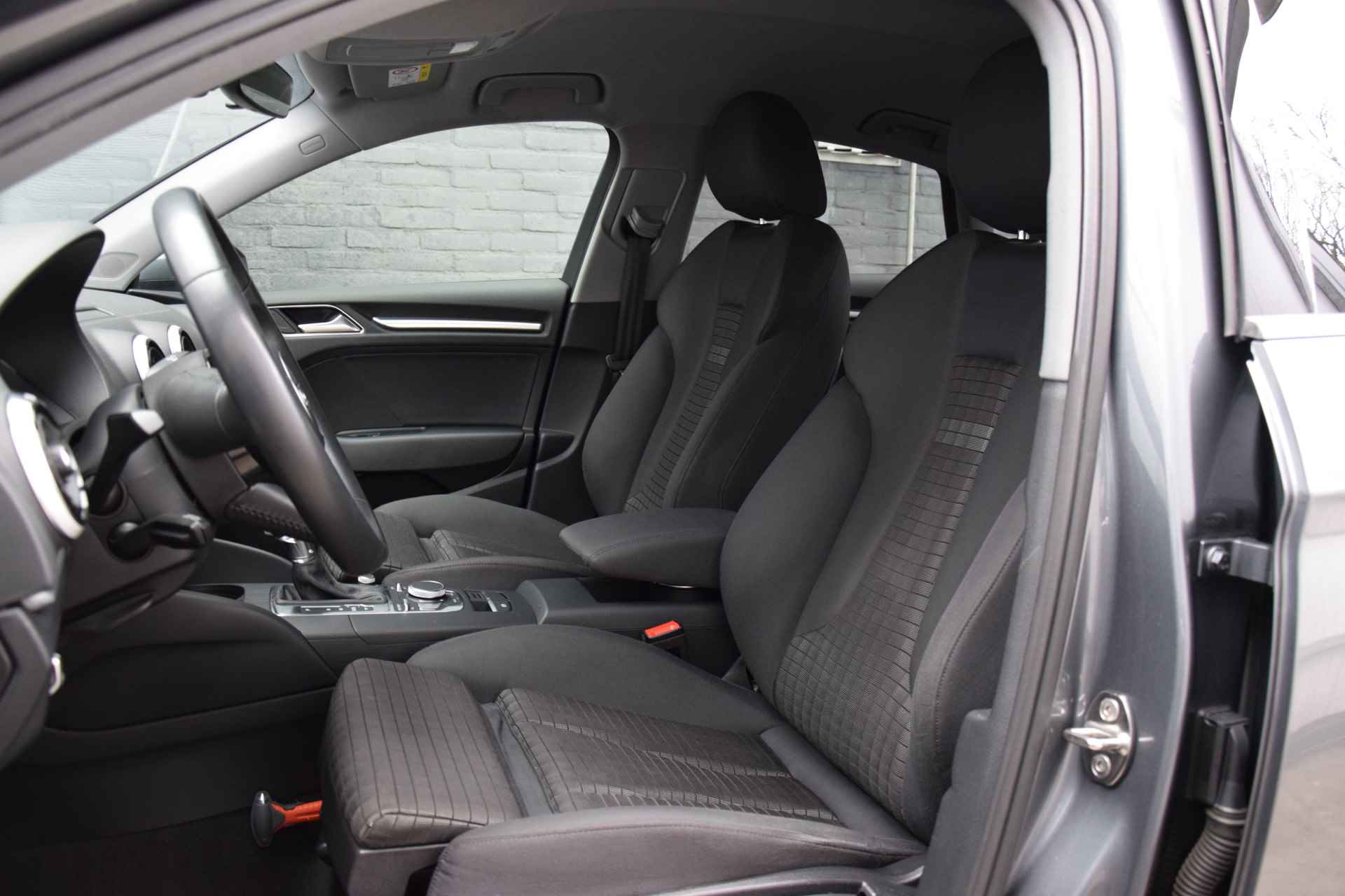 Audi A3 Limousine 30 116PK TFSI Sport Lease Edition Automaat | NL-Auto | BOVAG Garantie | Stoelverwarming | 17" Velgen | Naviatie | LED-Koplampen | PDC Achter | - 9/37