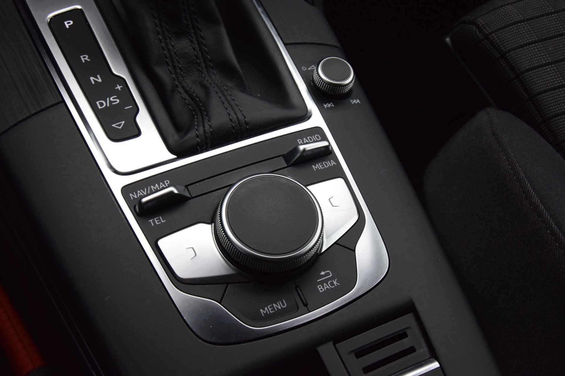 Audi A3 Limousine 30 116PK TFSI Sport Lease Edition Automaat | NL-Auto | BOVAG Garantie | Stoelverwarming | 17" Velgen | Naviatie | LED-Koplampen | PDC Achter | - 27/37
