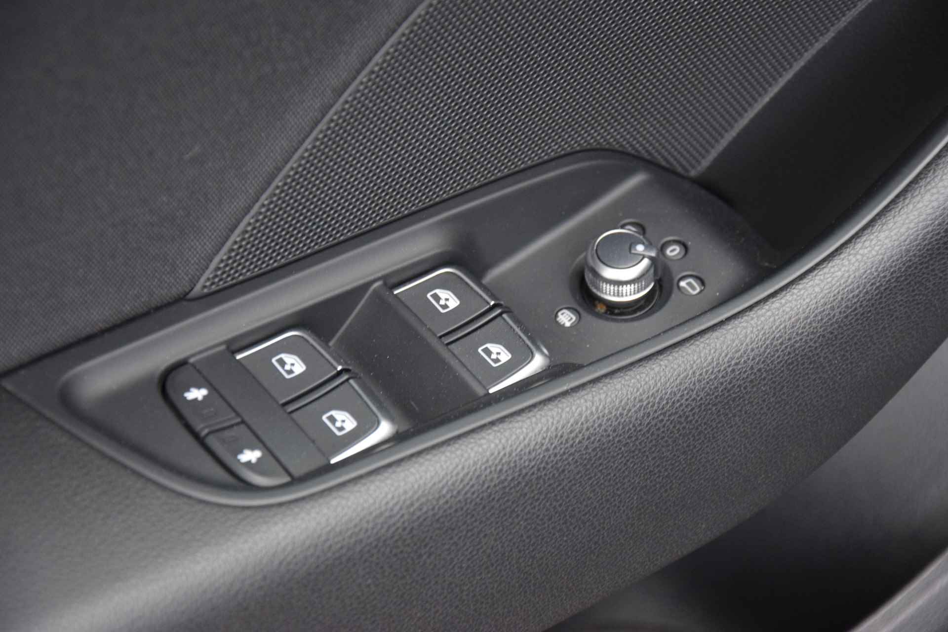 Audi A3 Limousine 30 116PK TFSI Sport Lease Edition Automaat | NL-Auto | BOVAG Garantie | Stoelverwarming | 17" Velgen | Naviatie | LED-Koplampen | PDC Achter | - 28/37