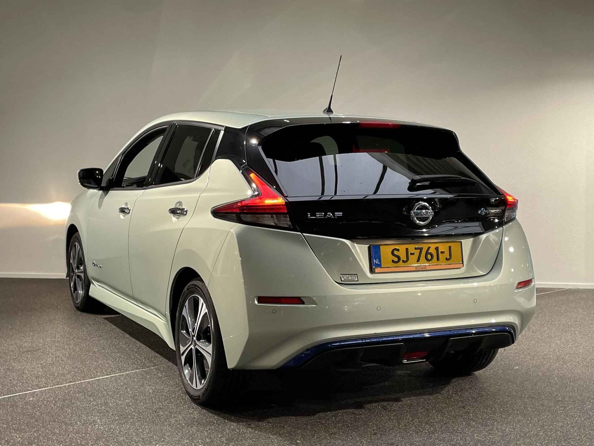 Nissan LEAF 2.ZERO EDITION 40 kWh Automaat / Cruise / Clima / Full LED / Navigatie / Camera / PDC - 10/37