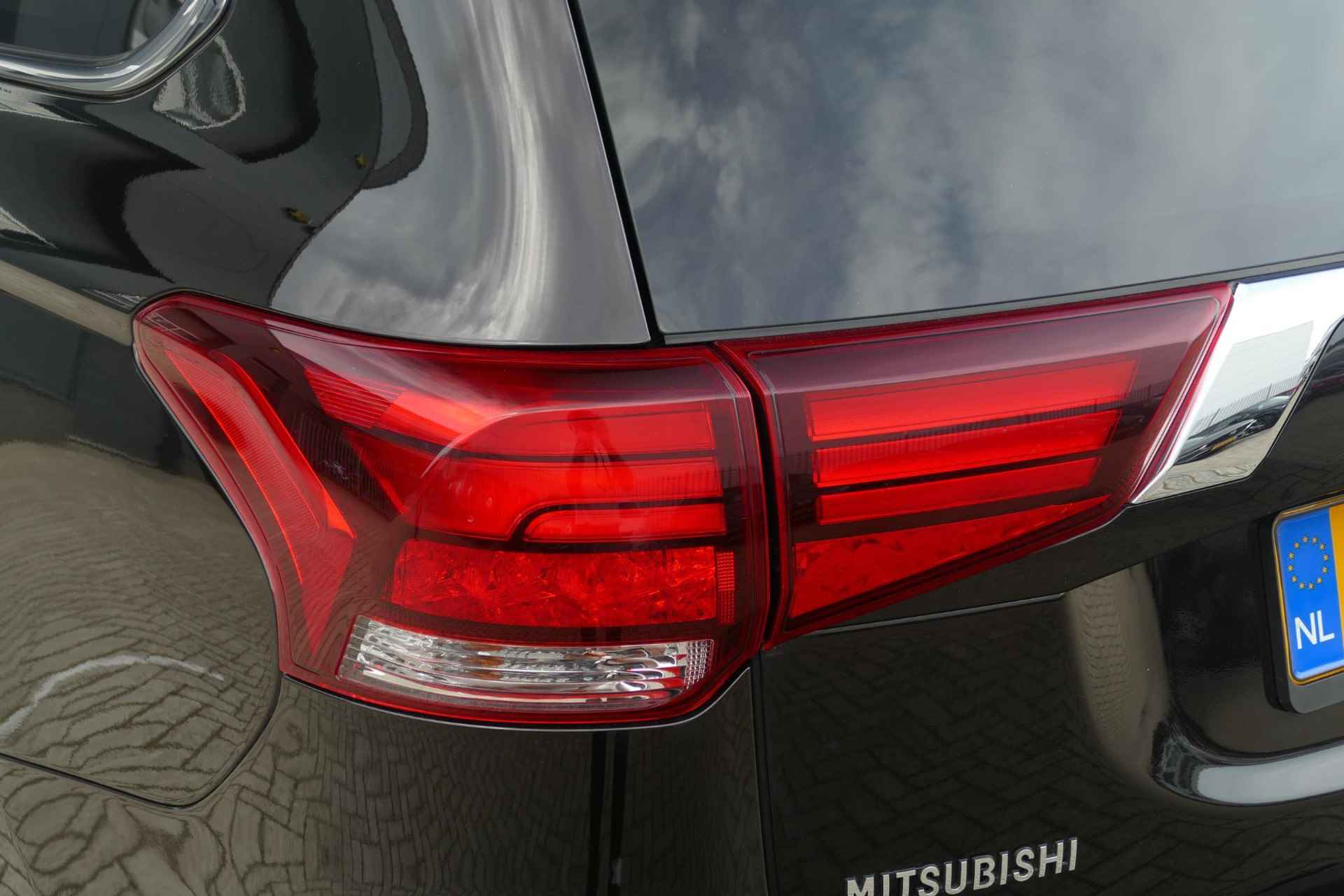 Mitsubishi Outlander 2.4 PHEV Intense+ | Clima | Cruise | Camera | Schuif-/Kanteldak| TREKHAAK | RIJKLAARPRIJS!!! - 12/45