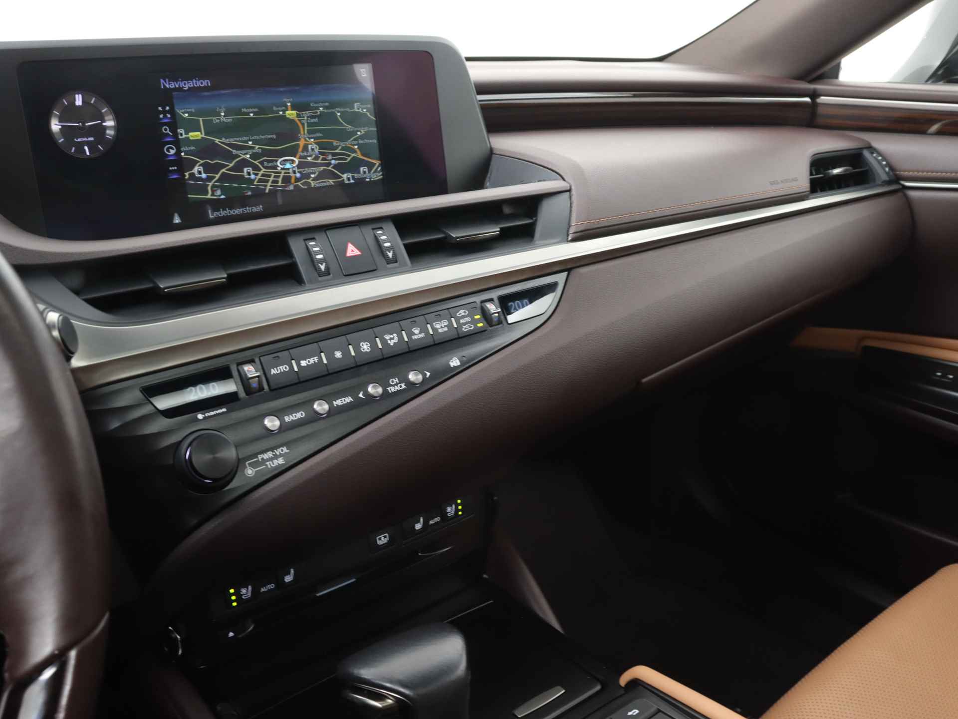 Lexus ES 300h Luxury Line | Stoelverwarming en -ventilatie | Safety System+ | Lederen bekleding | - 8/49