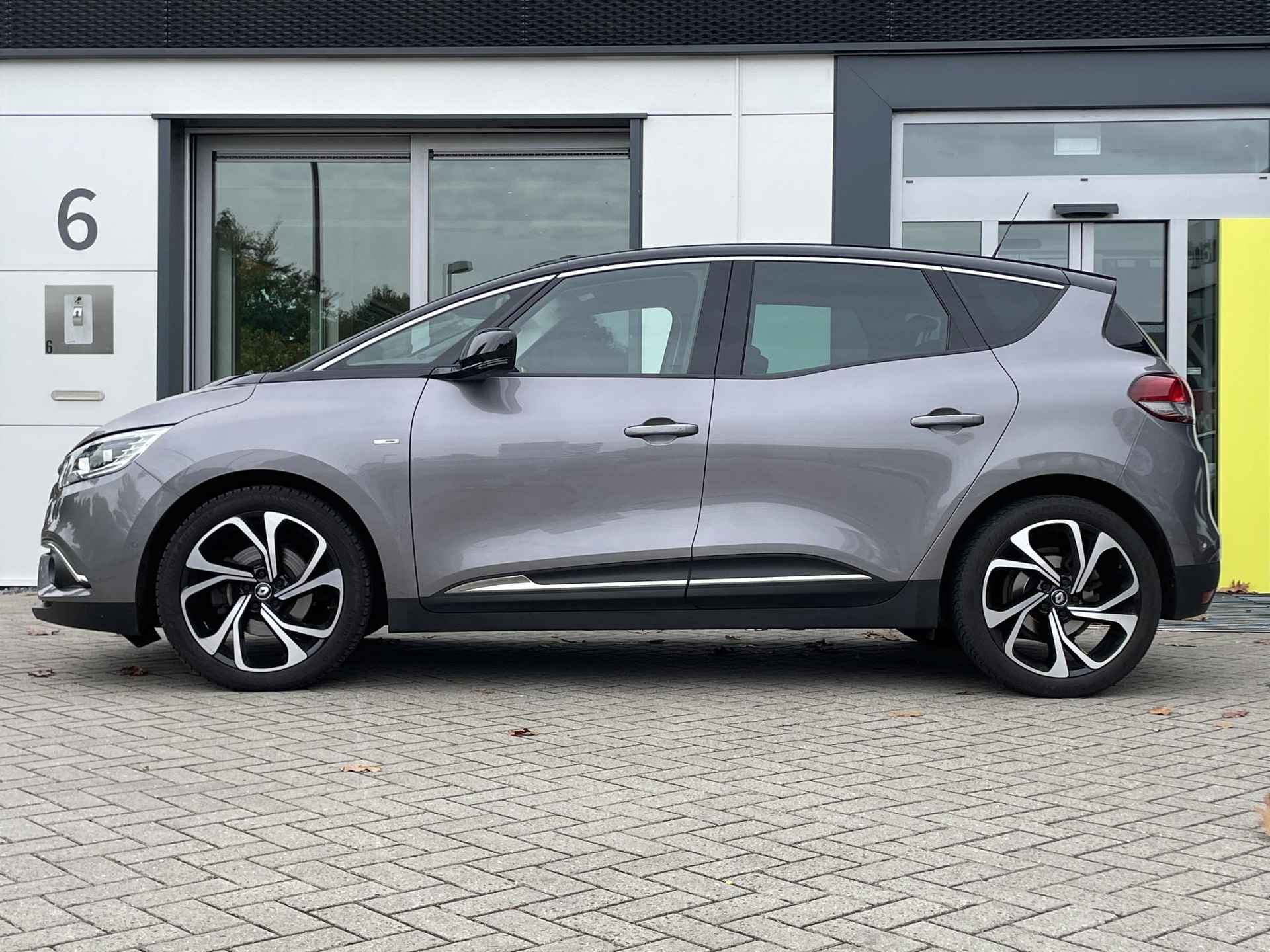 Renault Scénic 1.2 TCe 130 Bose | Achteruitrijcamera | Panoramadak | Trekhaak - 13/29