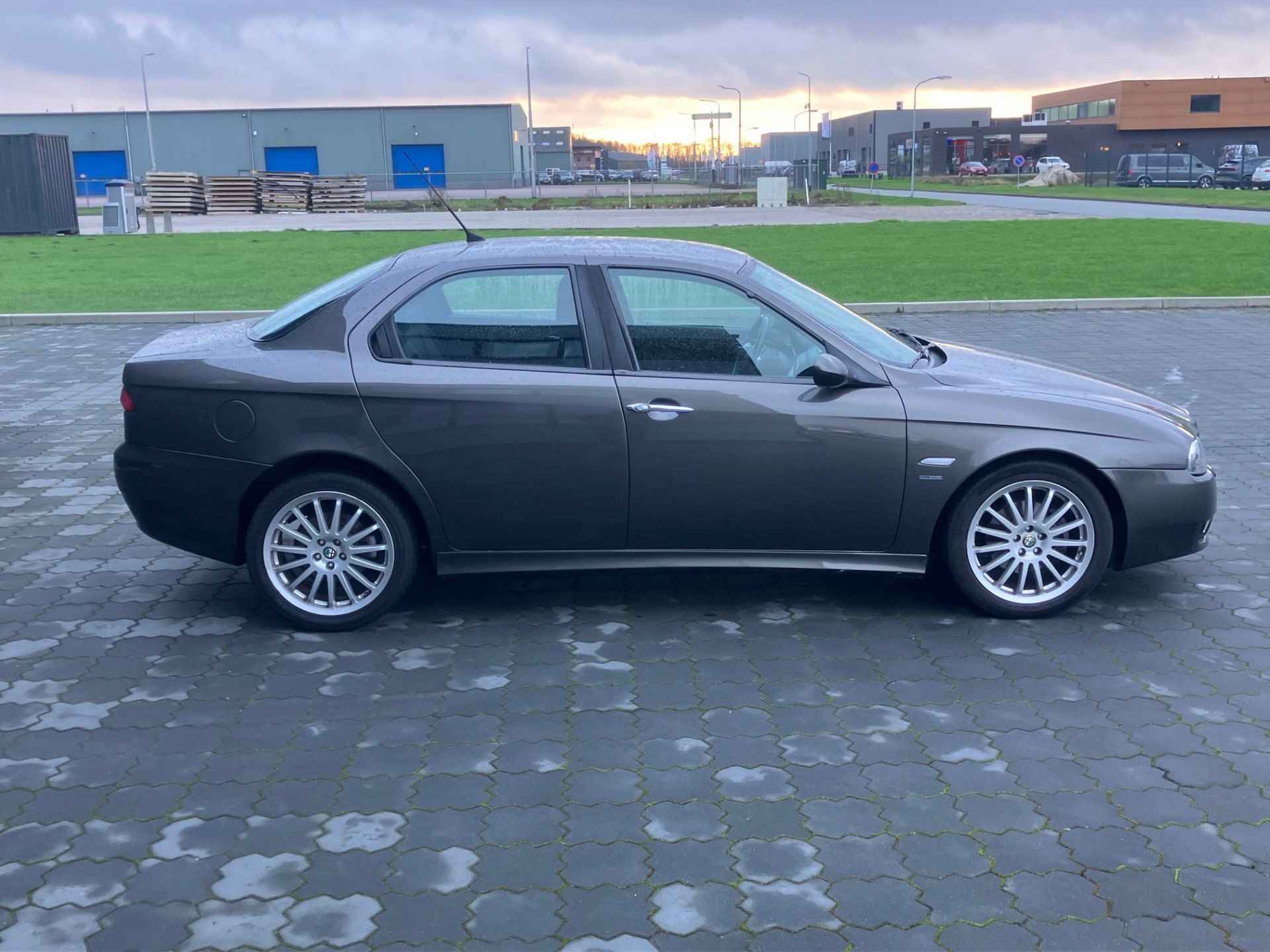 Alfa Romeo 156 2.4 JTD 185pk Distinctive 5-cilinder YOUNGTIMER! - 3/15