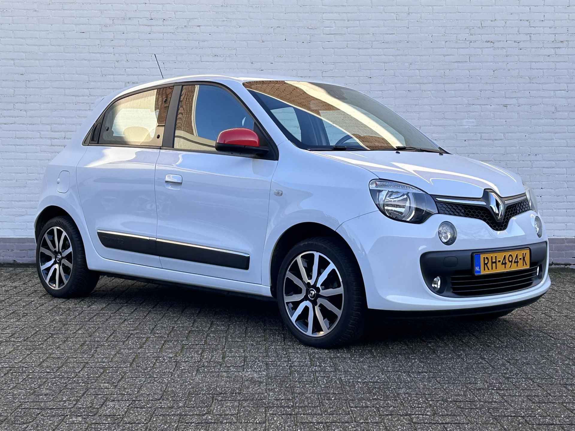 Renault Twingo 1.0 SCe Intens Automaat / Achterruitrijcamera / Climate control / Cruise Control / Navigatie / Bluetooth / 16" Lmv / Automatisch Dimlicht / - 29/36