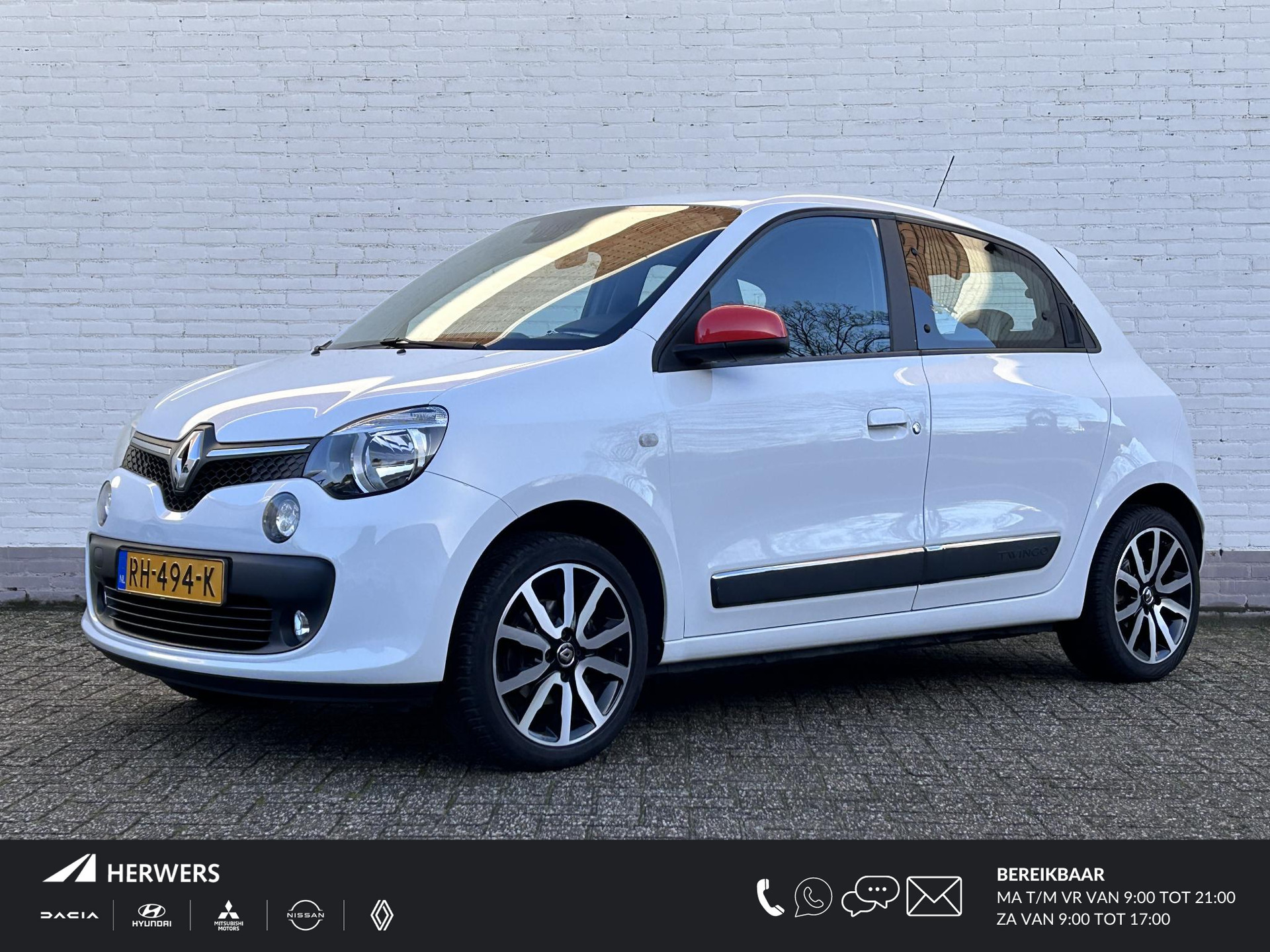 Renault Twingo 1.0 SCe Intens Automaat / Achterruitrijcamera / Climate control / Cruise Control / Navigatie / Bluetooth / 16" Lmv / Automatisch Dimlicht /