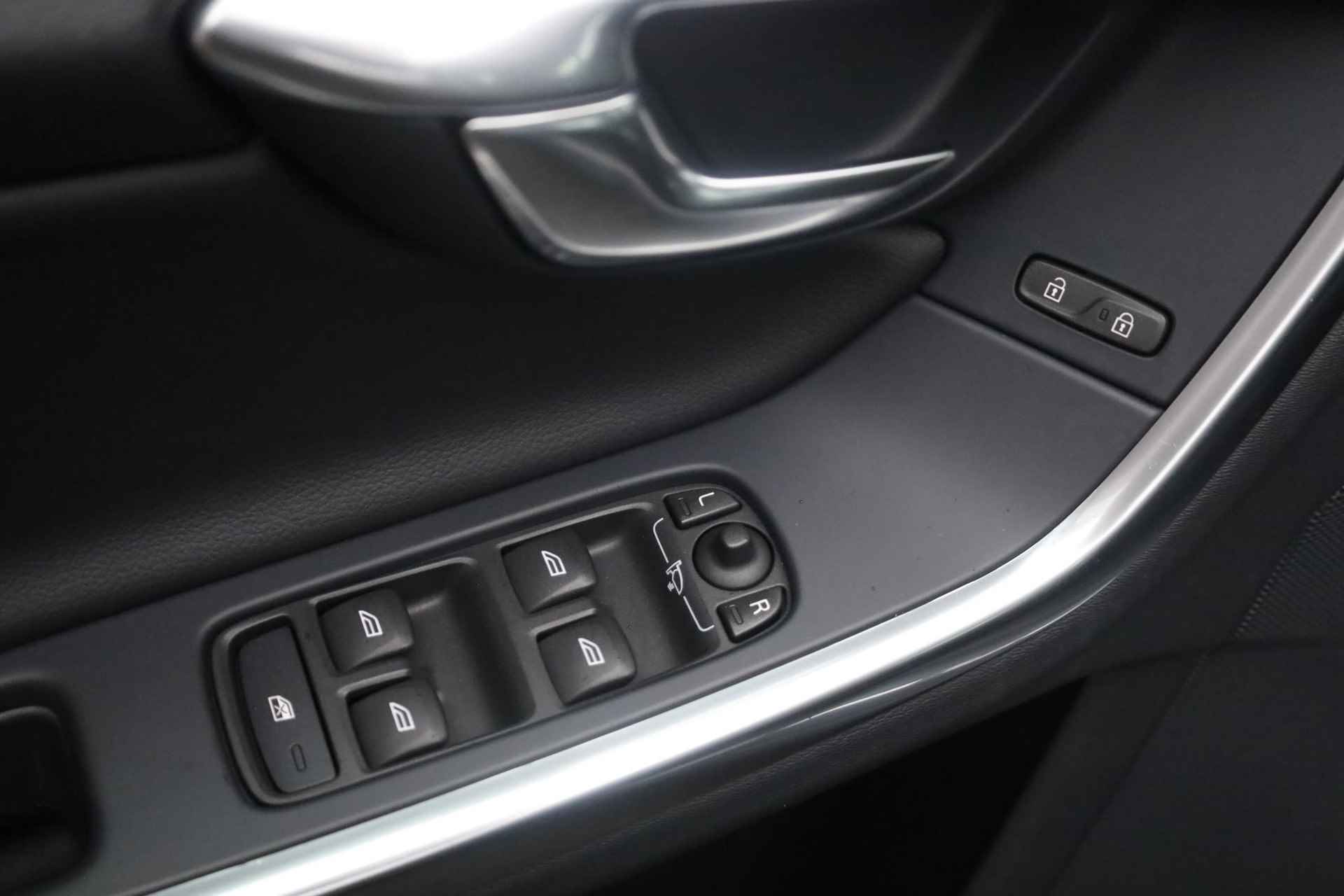 Volvo S60 1.6 T3 Momentum TREKHAAK NAVI RUITVERWARMING 2xPDC CRUISE CLIMA NAP 100%-ONDERHOUDEN - 29/44