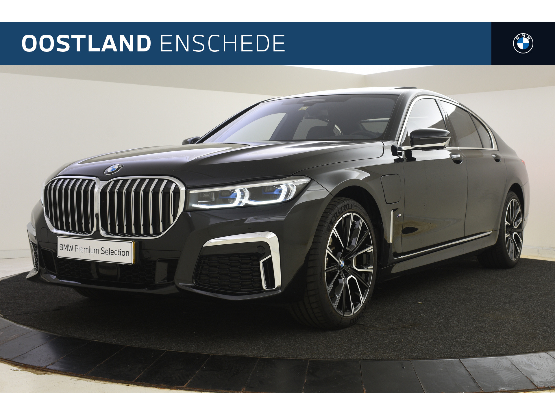 BMW 7 Serie 745e High Executive M Sport Automaat / Schuif-kanteldak / Laserlicht / Active Steering / Soft Close / Parking Assistant Plus / Head-Up / Comfort Access