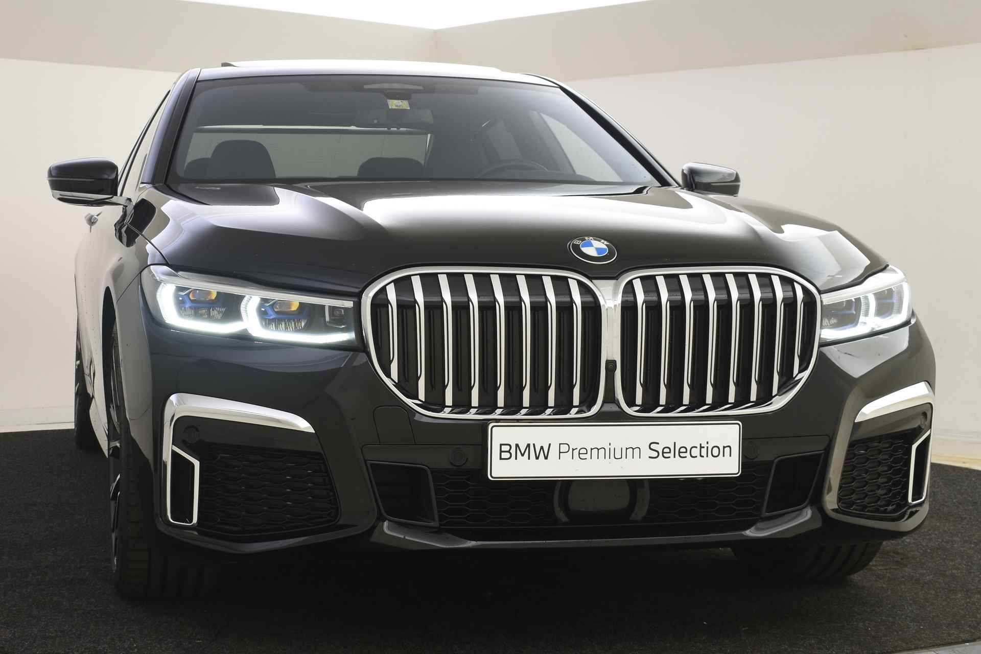 BMW 7 Serie 745e High Executive M Sport Automaat / Schuif-kanteldak / Laserlicht / Active Steering / Soft Close / Parking Assistant Plus / Head-Up / Comfort Access - 22/61