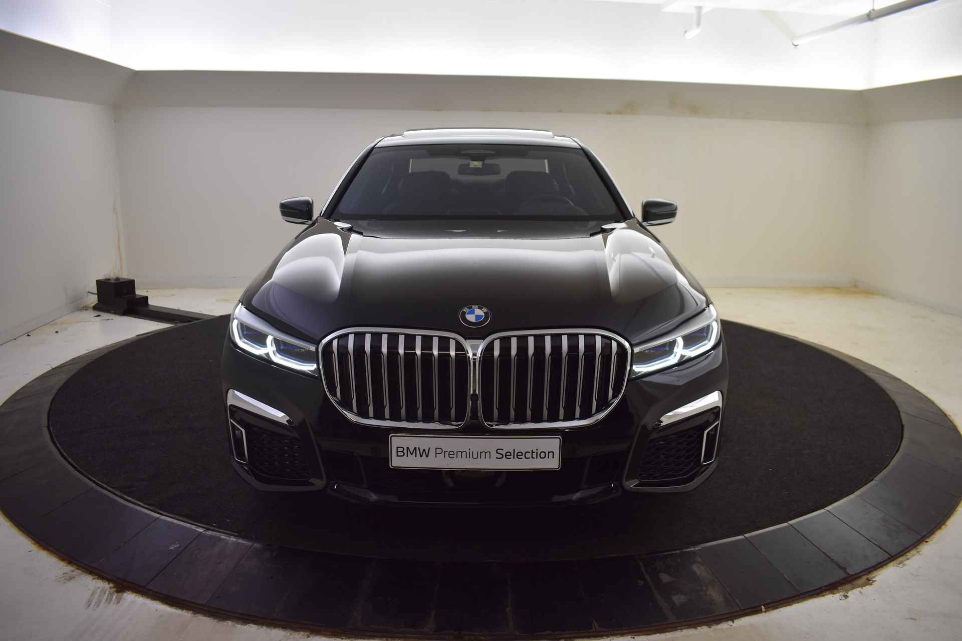 BMW 7 Serie 745e High Executive M Sport Automaat / Schuif-kanteldak / Laserlicht / Active Steering / Soft Close / Parking Assistant Plus / Head-Up / Comfort Access - 58/61