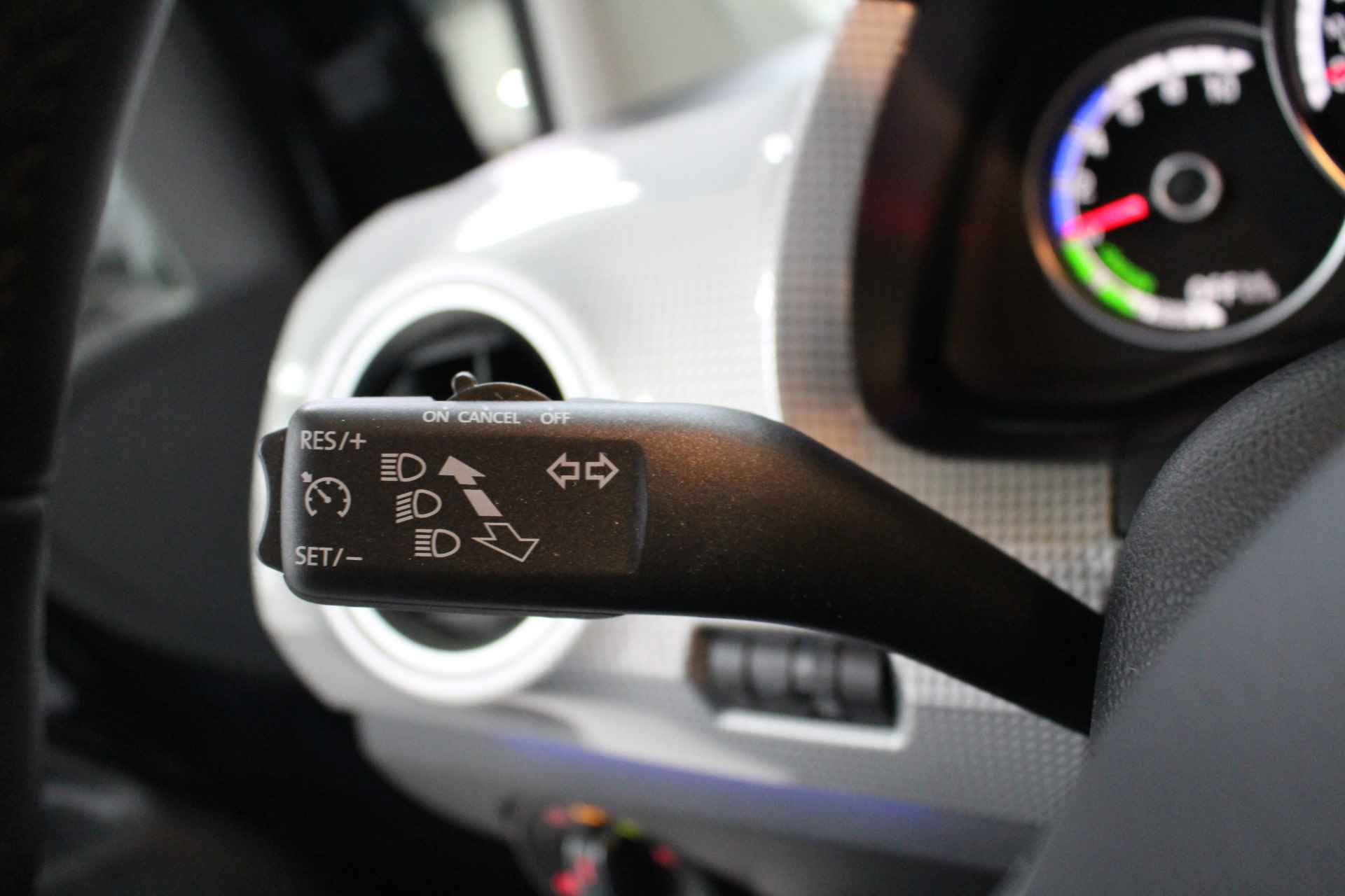 Volkswagen e-Up! e-up! 83PK Climate Control | Stoelverwarming | parkeersensoren | Camera . - 13/22