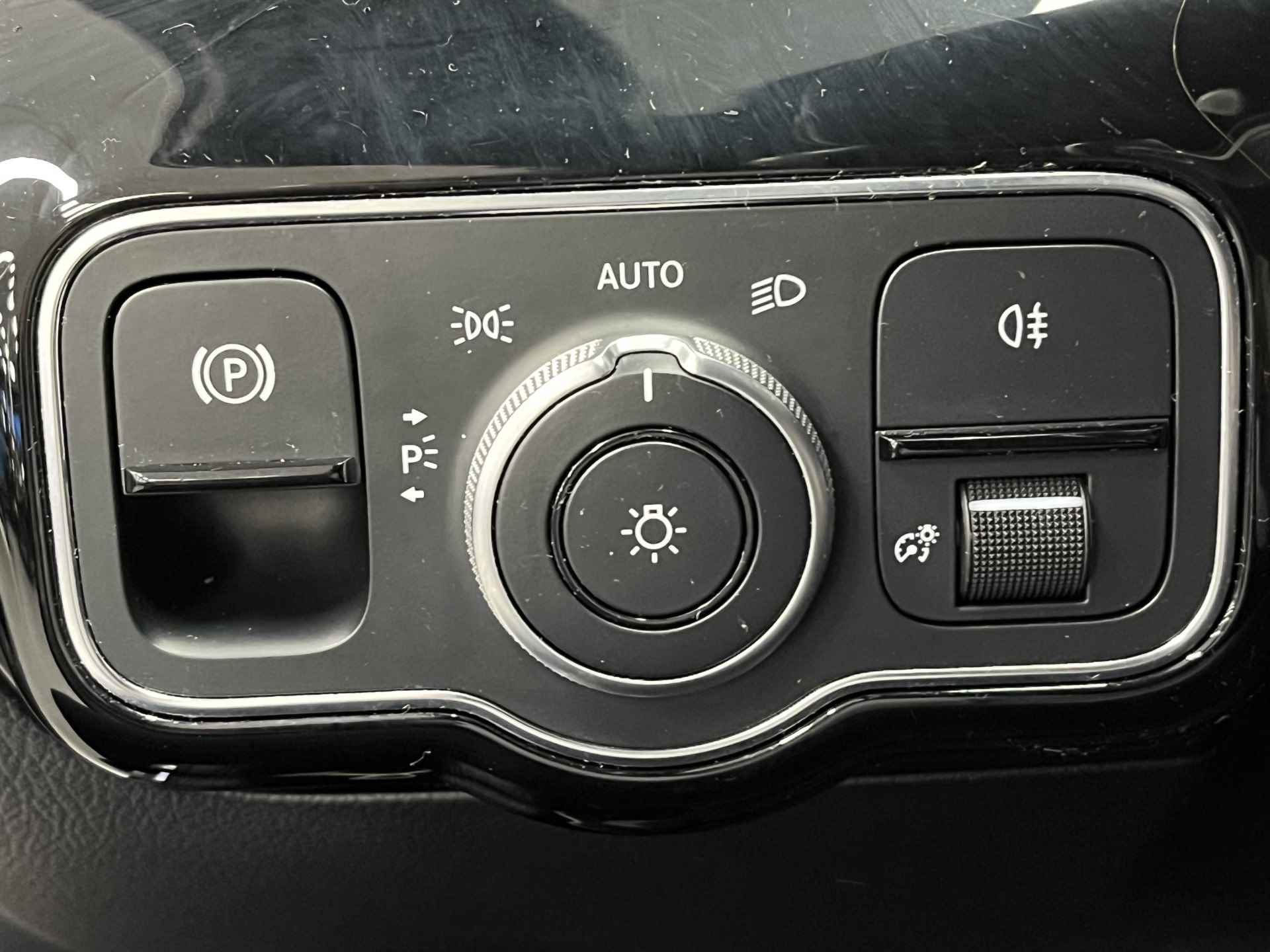 Mercedes-Benz A-Klasse 200 Business Solution AMG NAVIGATIE | SPORTINTERIEUR | SFEERVERLICHTING | Vierseizoenen Banden| - 25/38