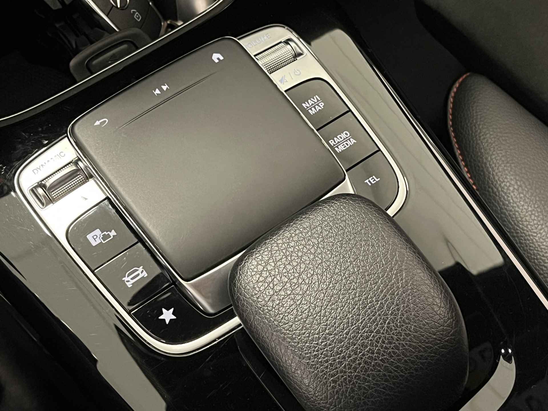 Mercedes-Benz A-Klasse 200 Business Solution AMG NAVIGATIE | SPORTINTERIEUR | SFEERVERLICHTING | Vierseizoenen Banden| - 31/38