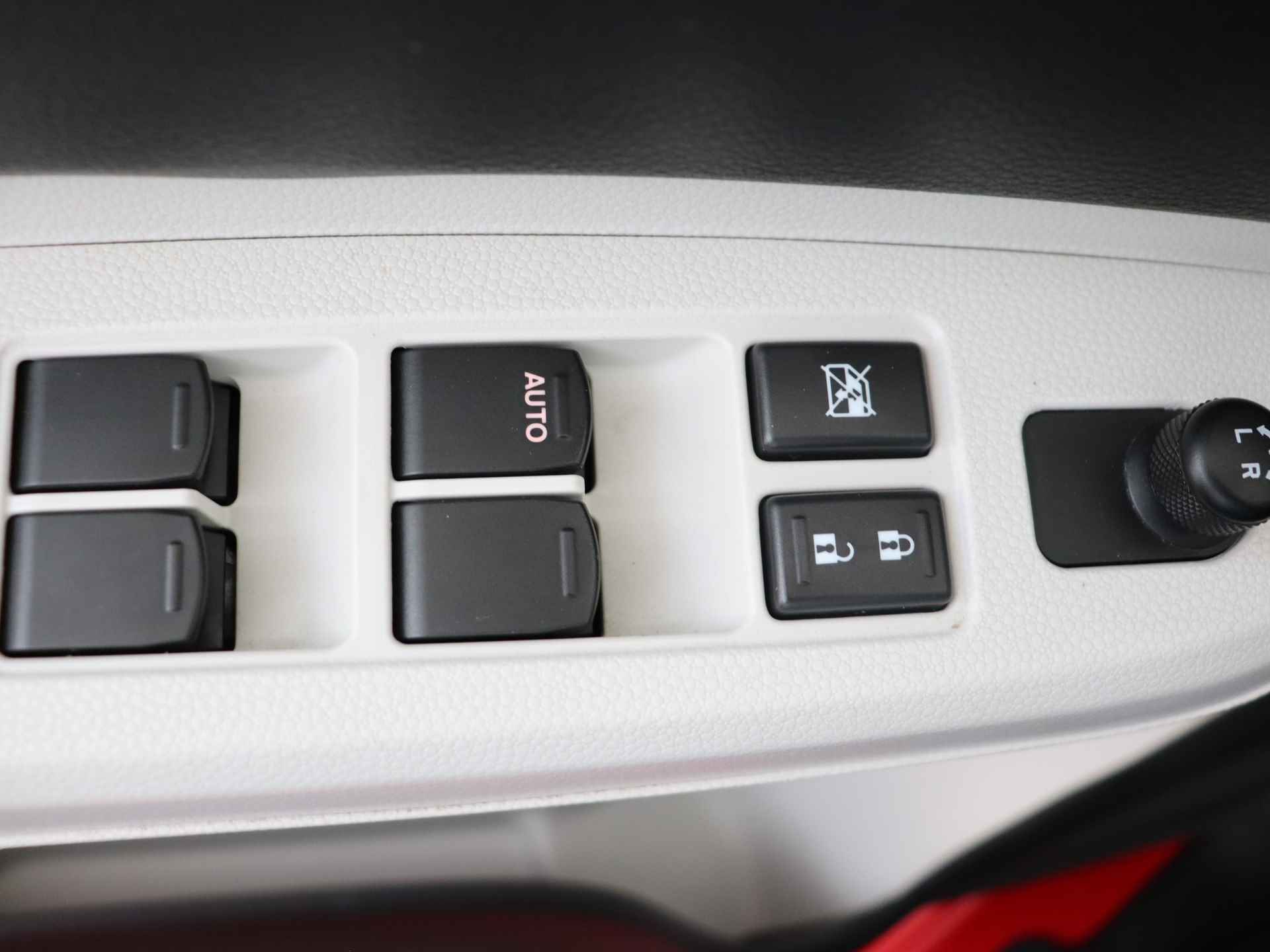 Suzuki Ignis 1.2 Stijl I Navigatie I Climate Control I Cruise Control I Camera I USB I 1e Eigenaar I Volledig LOUWMAN Onderhouden I Stoelverwarming Voor I Keyless Entry/Start I - 32/45