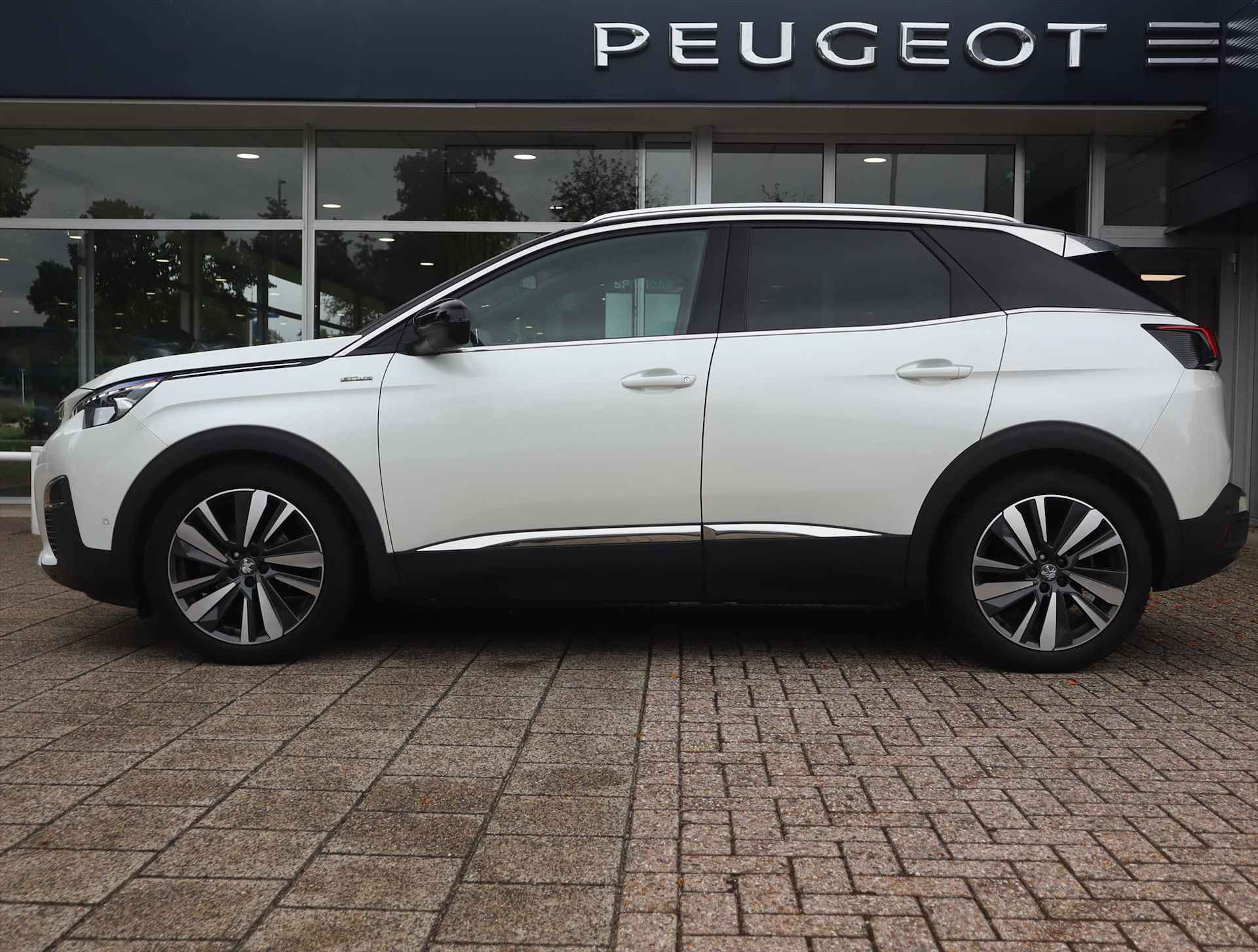 Peugeot 3008 SUV GT-Line PureTech 130pk EAT8 automaat, Rijklaarprijs, Leder Panoramadak FOCAL HiFi Handsfree achterklep - 2/75