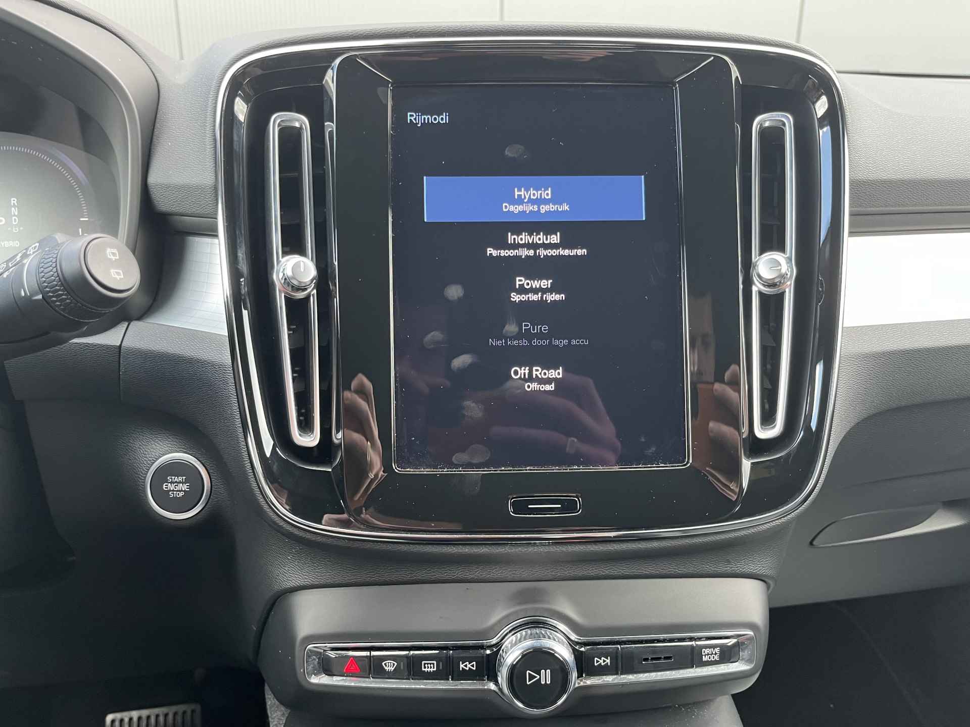 Volvo XC40 T4 Recharge Bright | Camera | Stoelverwarming | 19 Inch | Privacy Glass | CarPlay Android Auto - 14/30