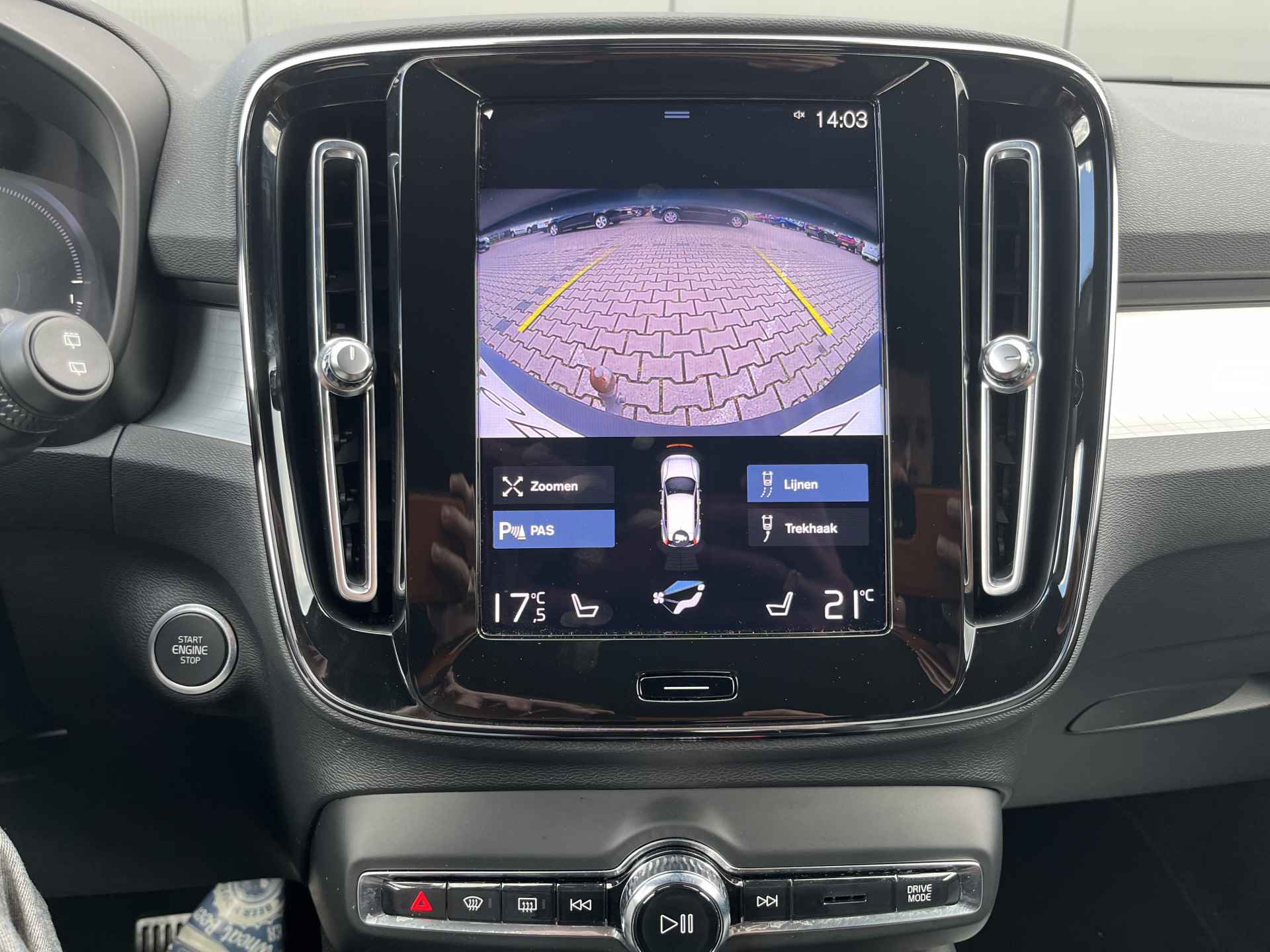 Volvo XC40 T4 Recharge Bright | Camera | Stoelverwarming | 19 Inch | Privacy Glass | CarPlay Android Auto - 16/30