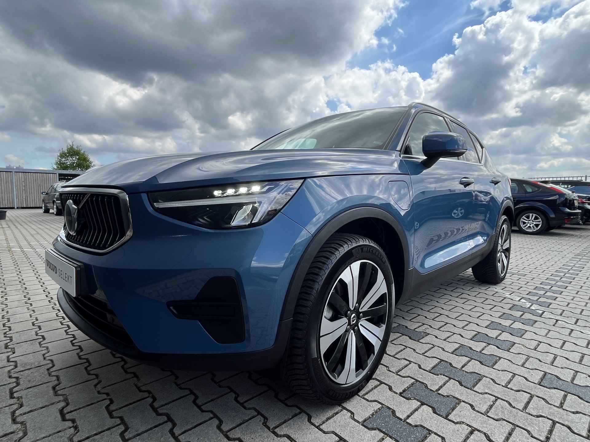 Volvo XC40 T4 Recharge Bright | Camera | Stoelverwarming | 19 Inch | Privacy Glass | CarPlay Android Auto - 28/30