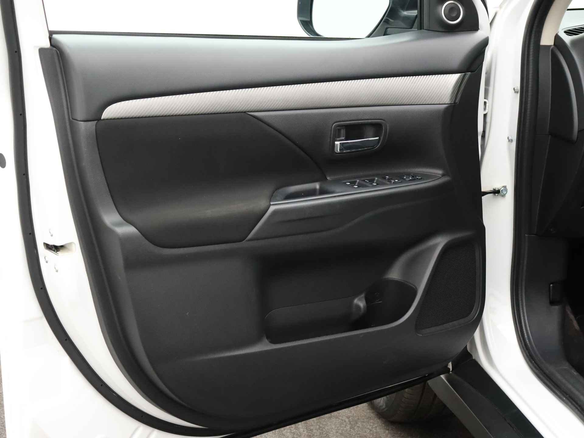 Mitsubishi Outlander 2.0 Connect Pro | Apple Carplay/Android Auto | Stoelverwarming | Keyless Entry | - 28/39
